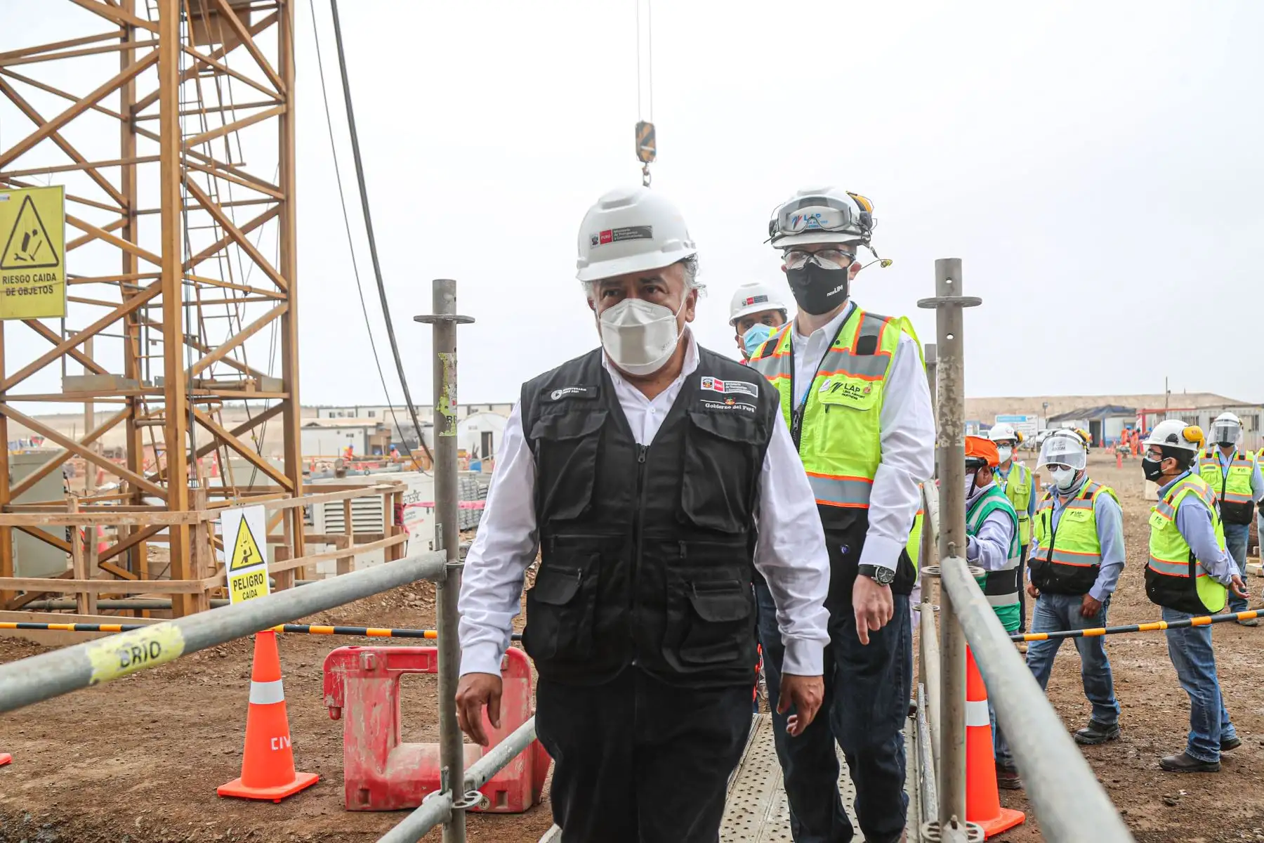 El ministro de Transporte y Comunicaciones. Eduardo Gonzalez, inspecciona los trabajos de ampliación del Aeropuerto Internacional Jorge Chávez. Ya se ha completado 11 de los 12 pisos que tendrá la nueva torre de control. La segunda pista de aterrizaje se encuentra en la etapa de movimiento de tierras. Foto:ANDINA/MTC