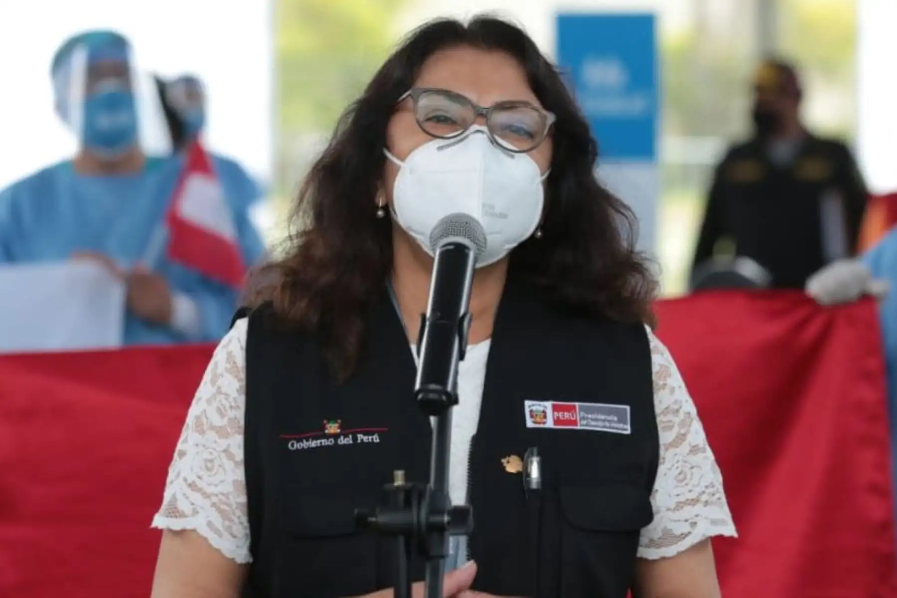 La presidenta del Consejo de Ministros, junto con la presidenta de EsSalud y el alcalde de Surquillo, inauguran el vacunatorio del Estadio Municipal Carlos A. Moscoso y supervisan el flujo de atención establecido para las próximas jornadas de vacunación masiva.
Foto:ANDINA/PCM