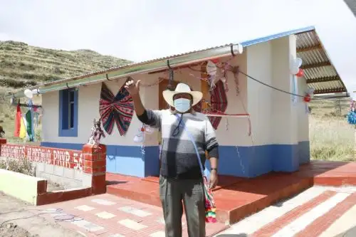 Puno:MVCS entregó 63 viviendas bioclimáticas para familias afectadas por el frío y heladas . Foto: Difusión