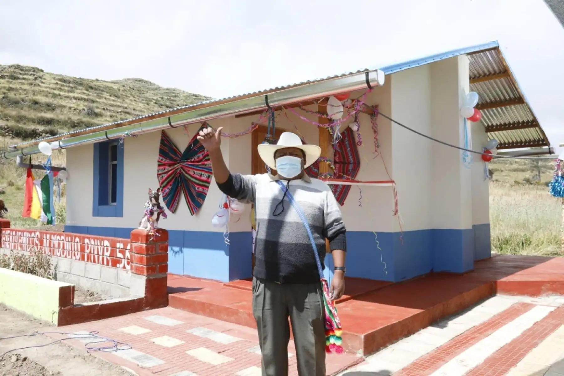 Puno:MVCS entregó 63 viviendas bioclimáticas para familias afectadas por el frío y heladas . Foto: Difusión