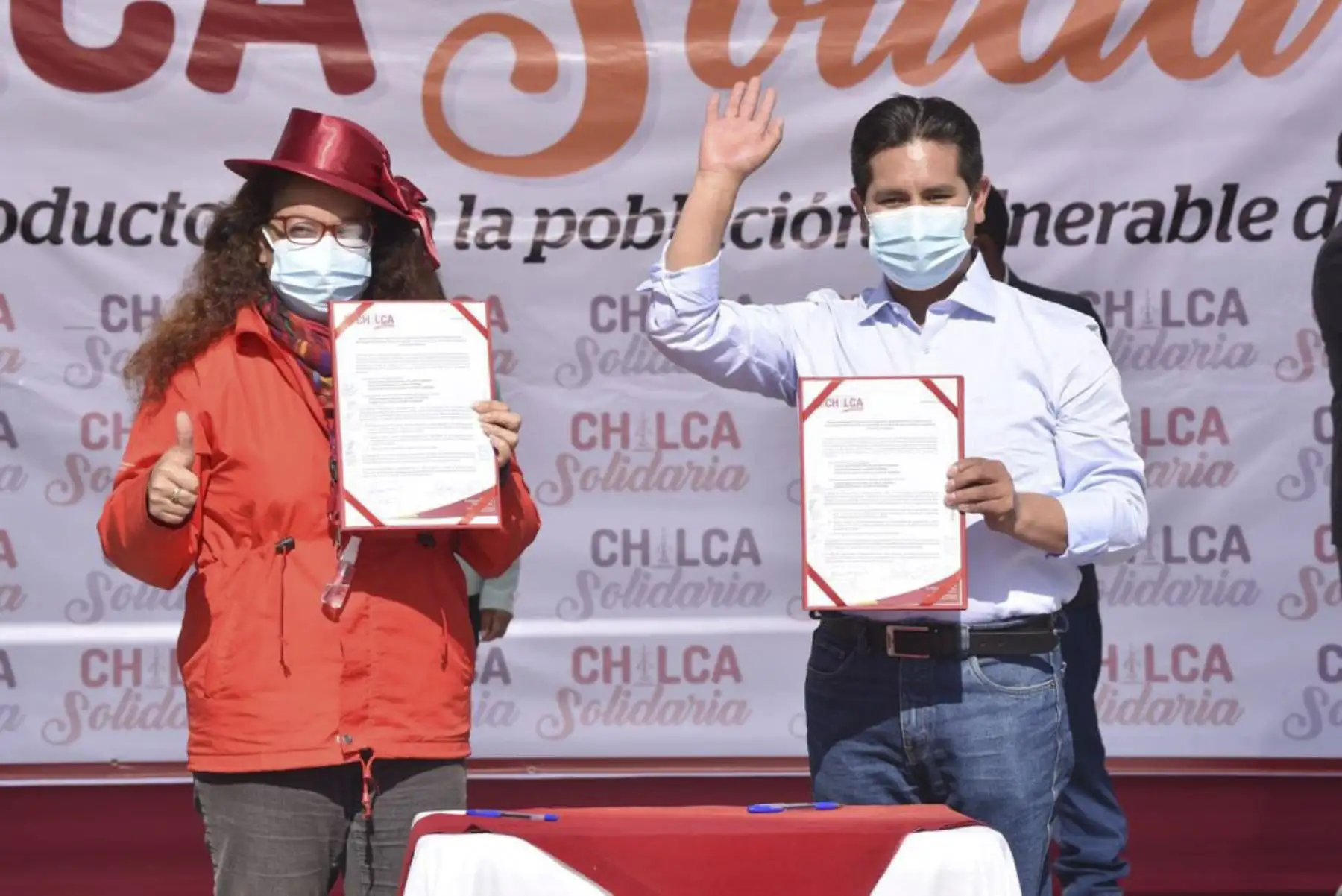 En acto protocolar, la titular del Midis, el alcalde distrital de Chilca, Carlos De la Cruz, y miembros de la sociedad civil firmaron el acta de conformación del Comité de Transparencia y Acompañamiento de la Municipalidad Distrital de Chilca. Foto: ANDINA/MIDIS