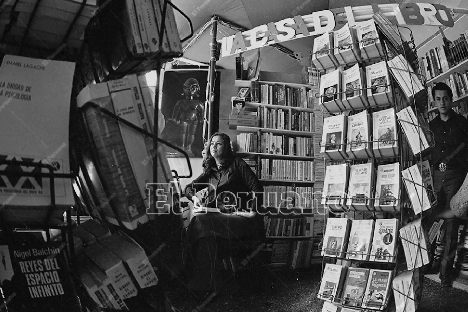 Lima - 23 noviembre 1975 / Feria del Libro en Miraflores. Foto: Archivo Histórico de El Peruano / Rolando Ángeles
