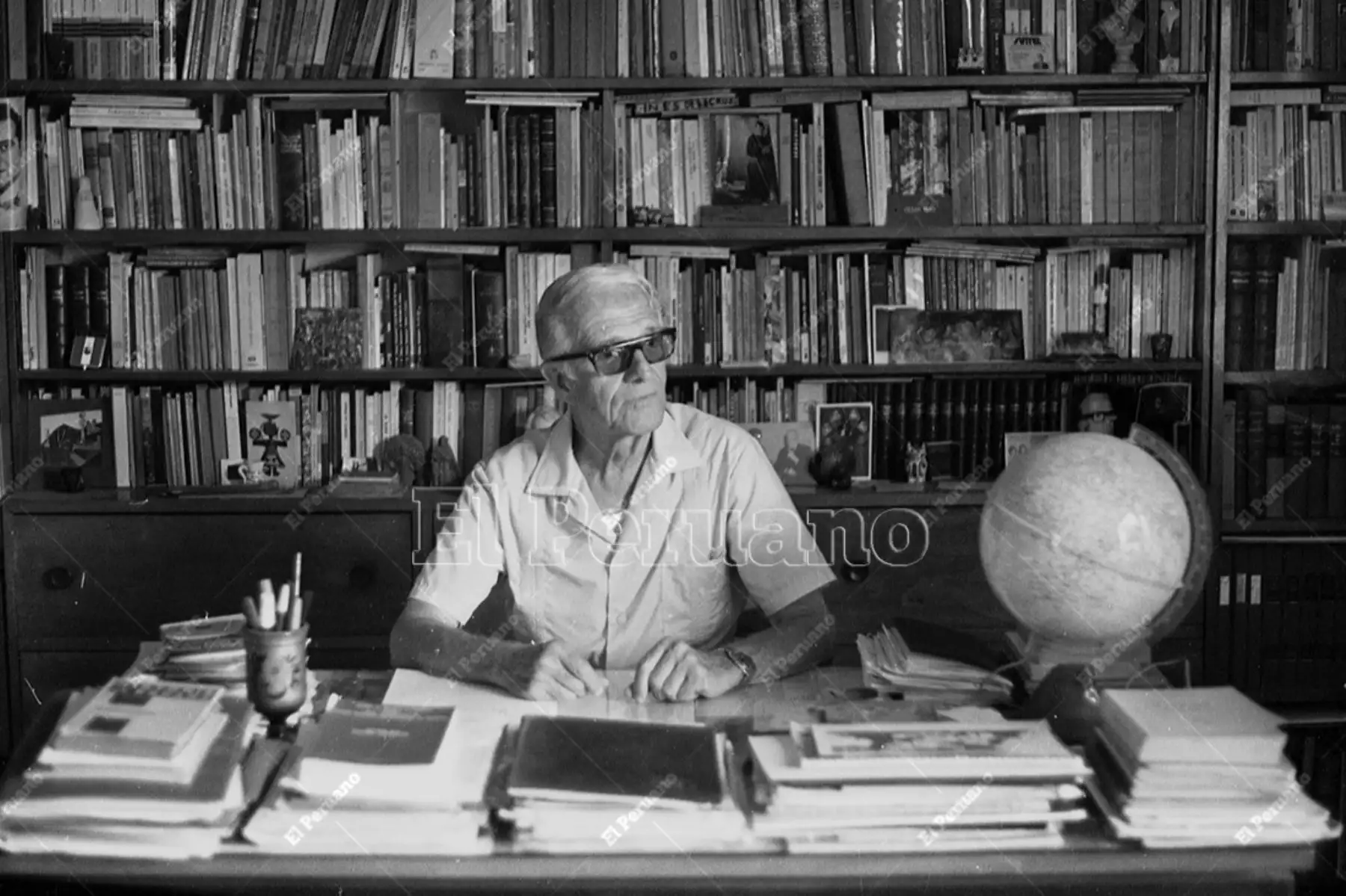 Lima - 15 abril 1985 / Entrevista a César Miró, escritor y com positor del vals "Todos vuelven".  Foto: Archivo Histórico de El Peruano / Virgilio Molero