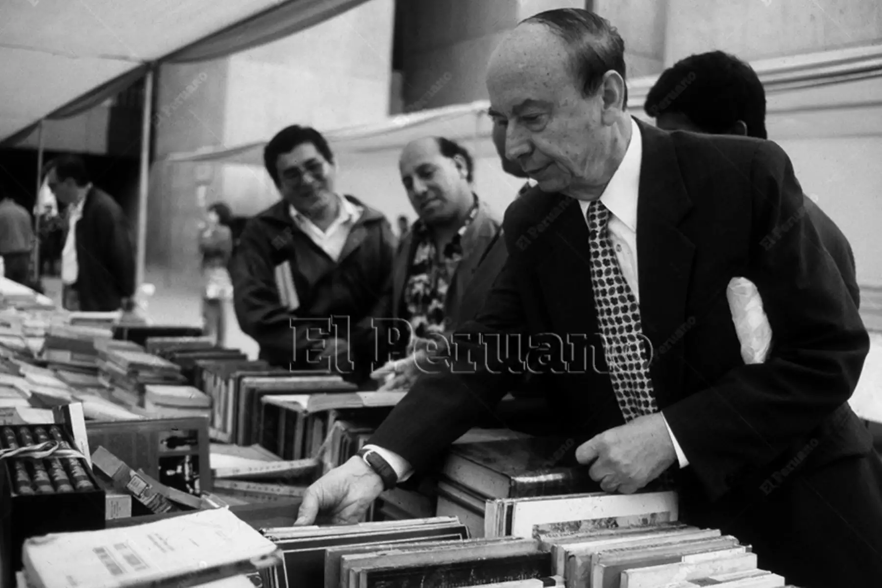 Lima - 9 noviembre 1996 / El arqueólogo Federico Kauffmann Doig en la inauguración de la Feria Internacional del Libro en el Museo de la Nación.  Foto: Archivo Histórico de El Peruano / Víctor Palomino