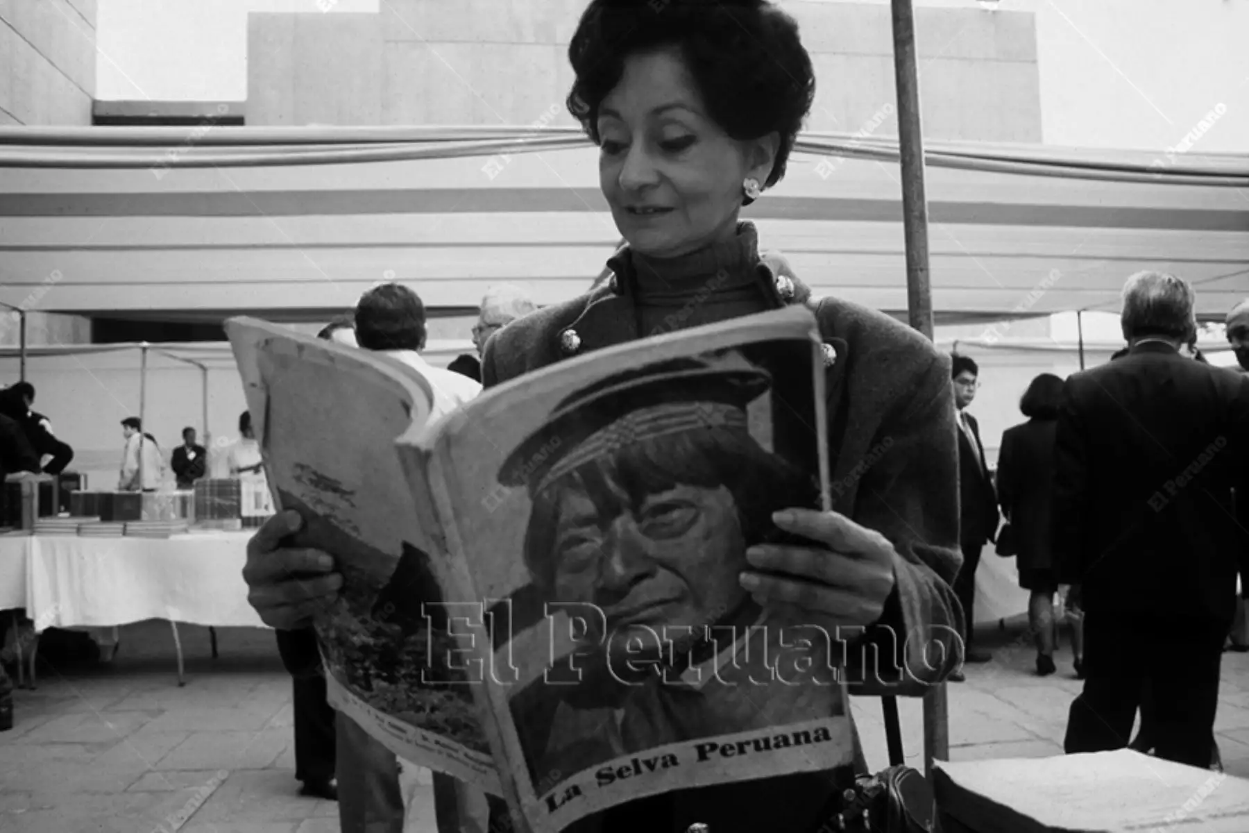 Lima - 9 noviembre 1996 / La periodista y escritora Alfonsina Barrionuevo en la inauguración de la Feria Internacional del Libro en el Museo de la Nación. Foto: Archivo Histórico de El Peruano / Víctor Palomino