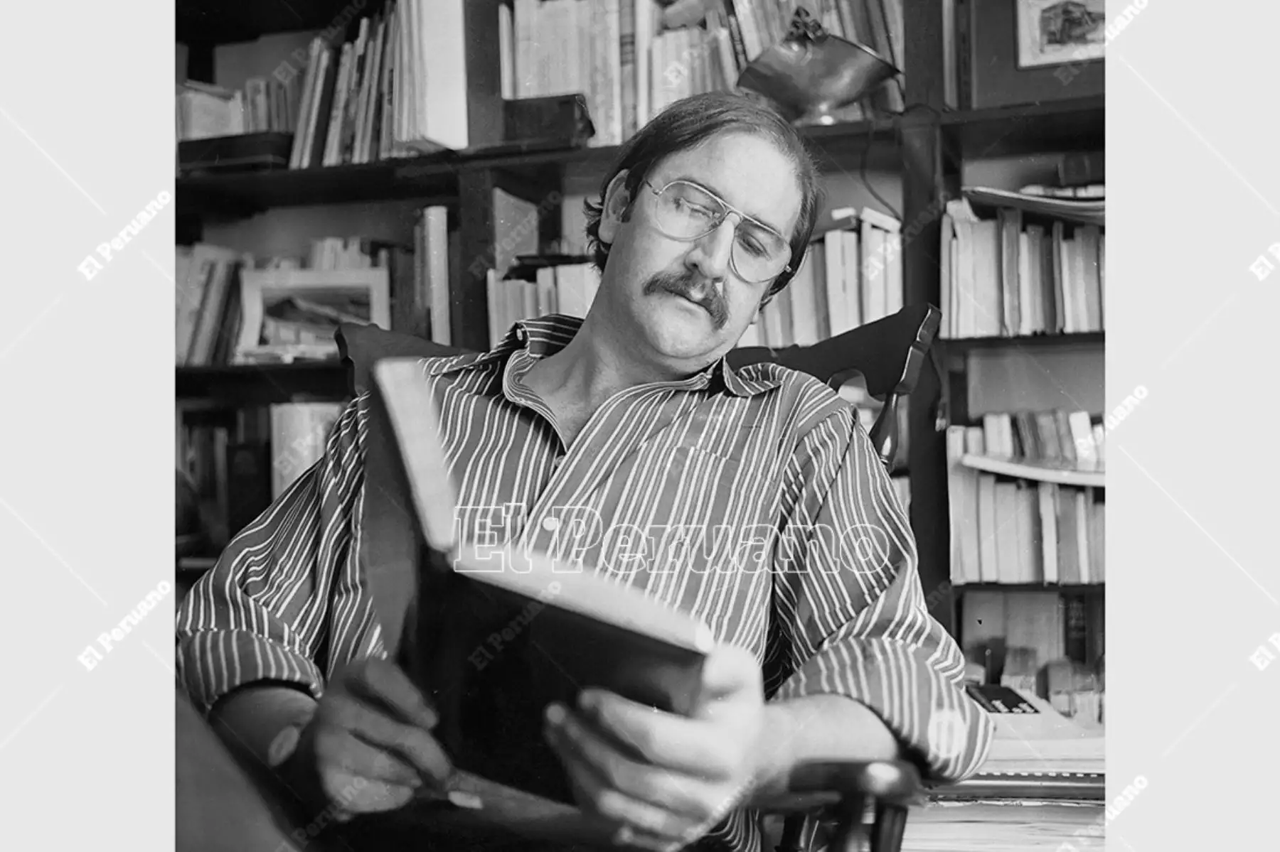 Lima - 28 abril 1976 / Entrevista al escritor José Antonio Bravo. Foto: Archivo Histórico de El Peruano / Oswaldo Sánchez