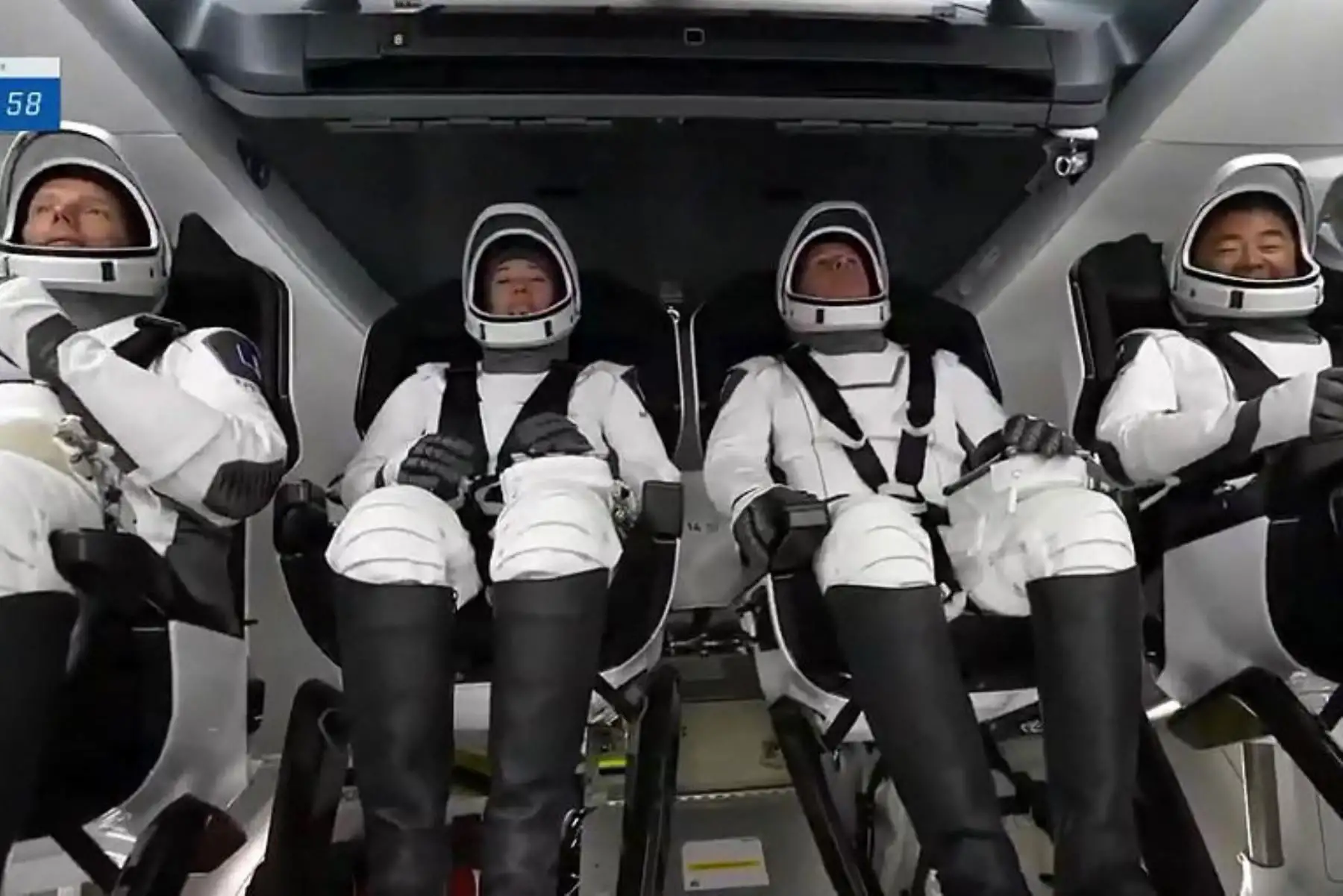 El astronauta de la ESA (Agencia Espacial Europea) Thomas Pesquet, los astronautas de la NASA Megan McArthur y Shane Kimbrough, y el astronauta de la Agencia de Exploración Aeroespacial de Japón (JAXA) Akihiko Hoshide, dentro de la cápsula en la plataforma de lanzamiento Lanzamiento del Complejo 39A antes de la misión Crew-2.

Foto: AFP
