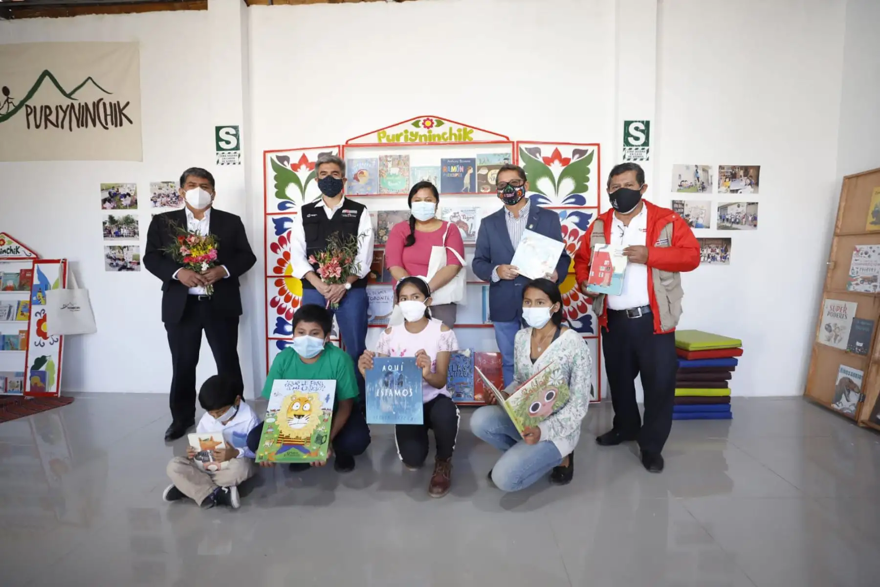 Ministro de Cultura realiza primera entrega de libros y módulos de la Red Nacional de Espacios de Lectura Perú Lee en Ayacucho.

Foto: ANDINA/Ministerio de Cultura
