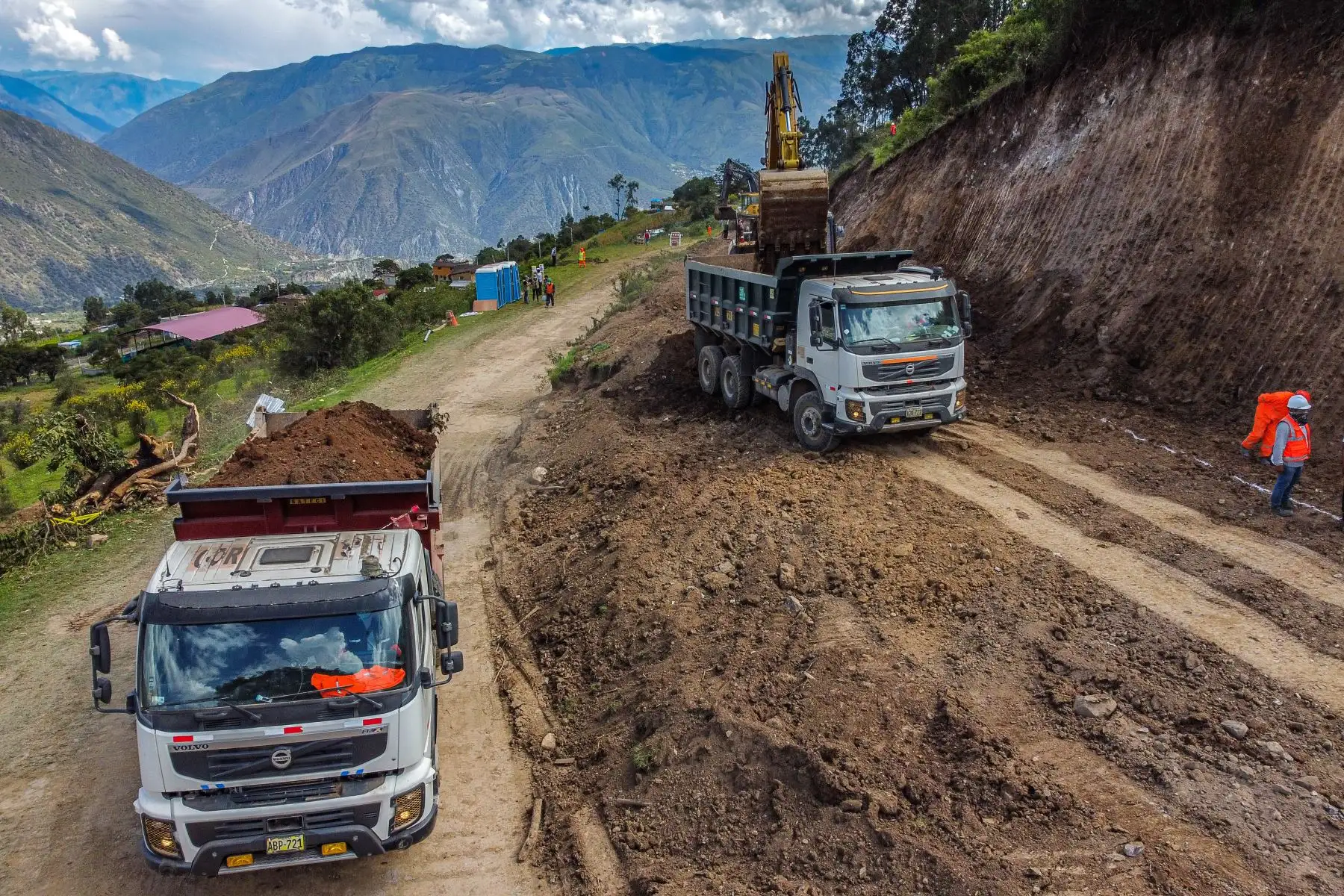 El Ministro de Transportes y Comunicaciones Eduardo González, superviso el avance de obras de la construcción de la vía de evitamiento de Abancay en la región Apurímac. Foto: ANDINA/ MTC