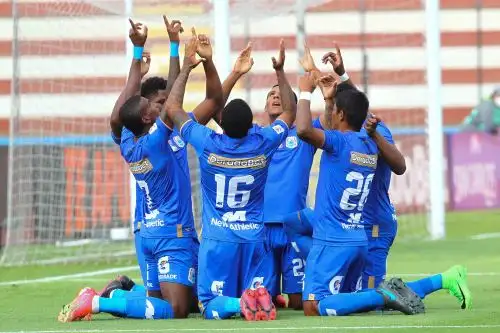 Johan Arango de Binacional anota el primer tanto contra Deportivo Municipal a los 9 minutos del partido en el Miguel Grau del Callao.Foto: Liga1