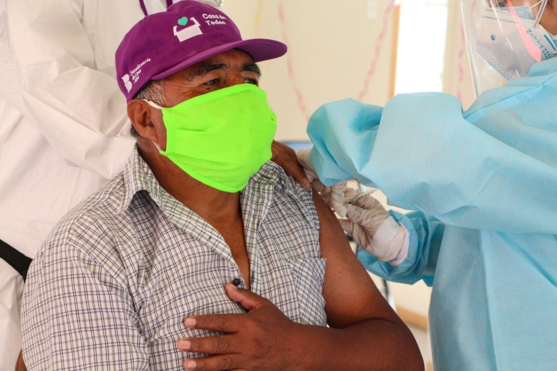 En la región Lambayeque, 9,630 personas mayores de 80 años serán vacunadas del martes 27 al jueves 29 de abril. Foto: ANDINA/Difusión