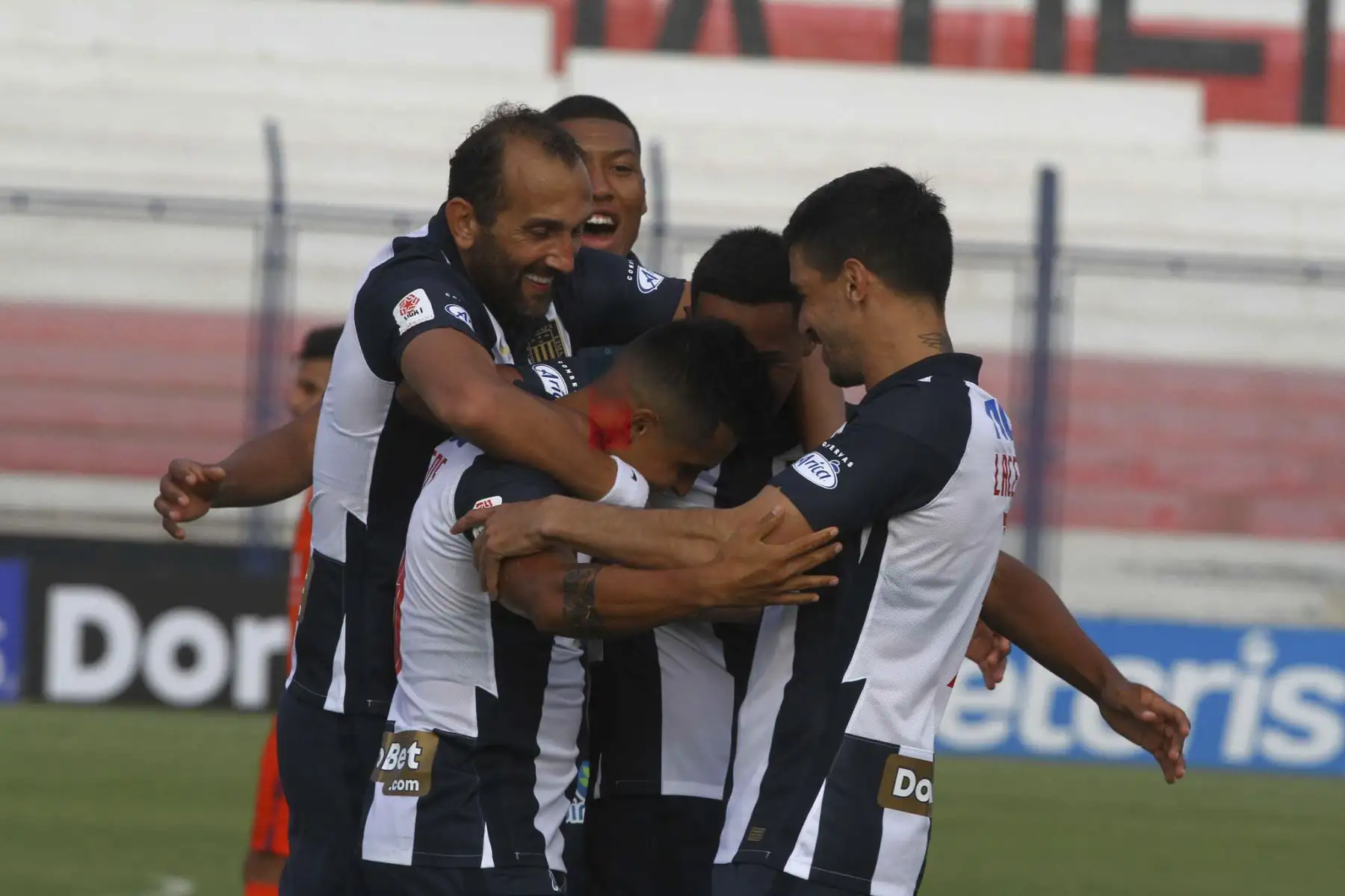 Alianza Lima y César Vallejo empataron 2 a 2 en un disputado partido por la quinta fecha del Torneo Apertura de la Liga 1 del fútbol peruano, que se jugó en el Estadio Iván Elías Moreno de Villa El Salvador. Foto: Liga 1