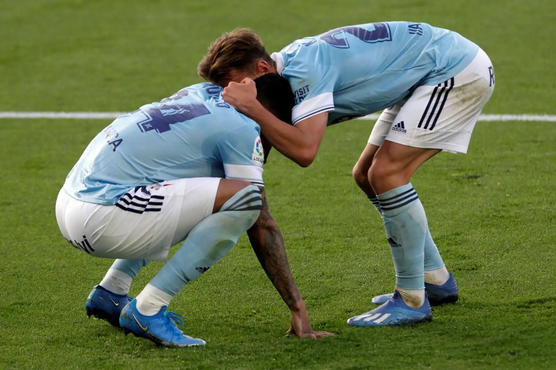 El defensa del Celta Jeison Murillo celebra tras marcar el segundo gol ante Osasuna, durante el partido de Liga en Primera División que disputan  en el estadio de Balaídos, en Vigo. 
Foto: EFE