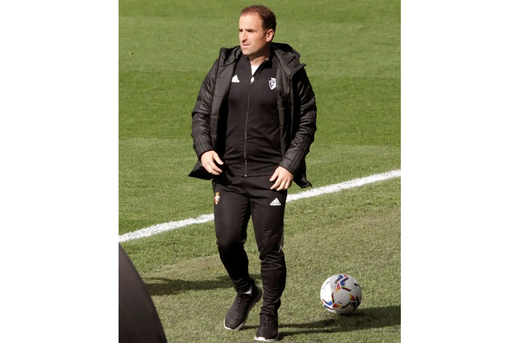 El entrenador de Osasuna, Jagoba Arrasate, durante el partido de Liga en Primera División ante el Celta que disputan este domingo en el estadio de Balaídos, en Vigo. 
Foto: EFE