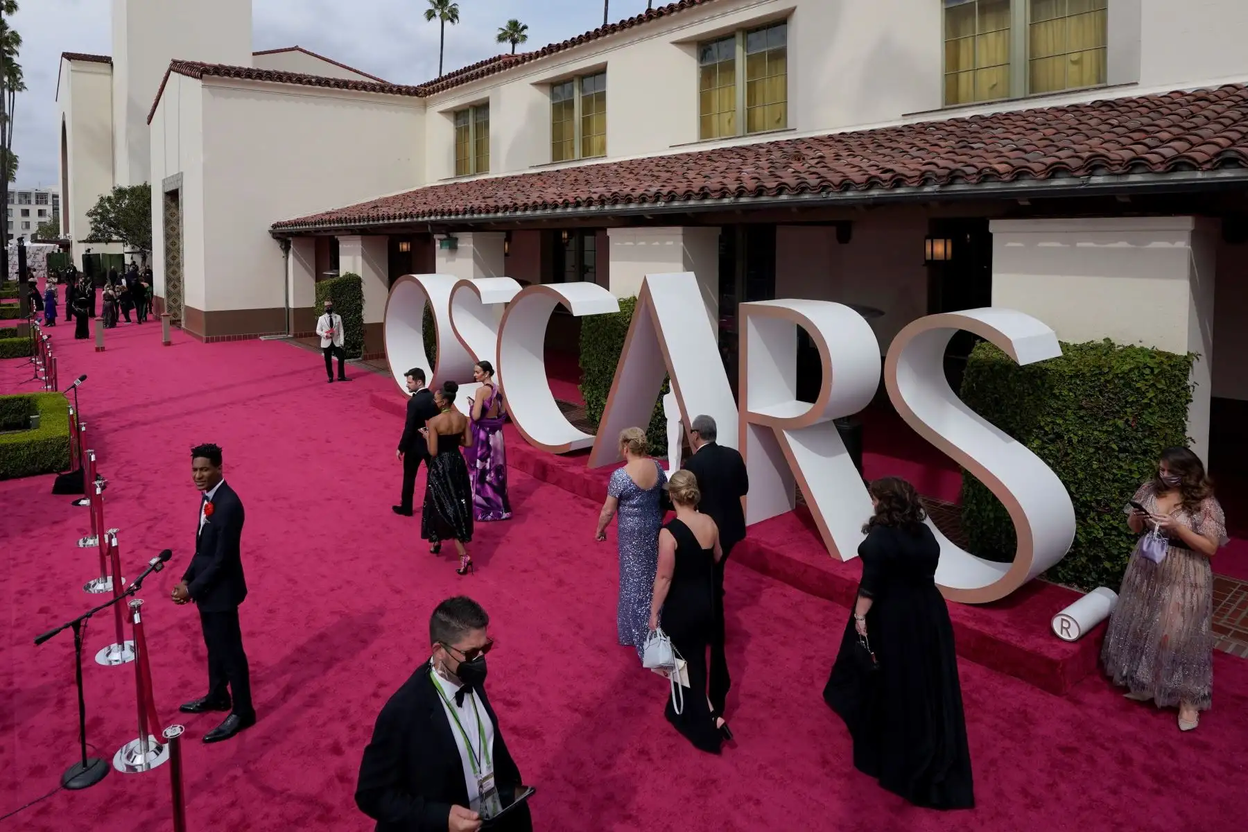 La alfombra roja de la 93ª ceremonia anual de los Premios de la Academia en Union Station en Los Ángeles, California, Estados Unidos, el 25 de abril de 2021. Los Oscar son presentado por destacados esfuerzos individuales o colectivos en la realización de películas en 24 categorías. Los Oscar ocurren dos meses después de lo planeado originalmente, debido al impacto de la pandemia del coronavirus COVID-19 en el cine. Foto: EFE