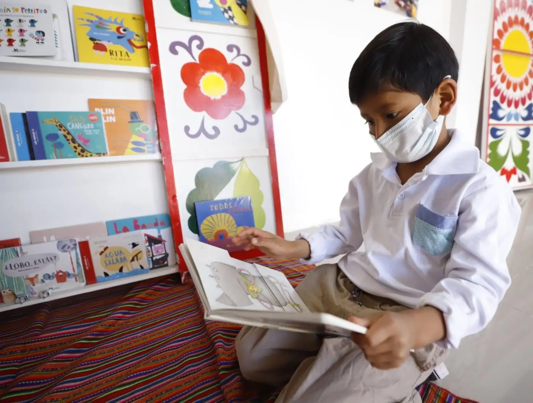 Con entrega de libros y módulos el Ministerio de Cultura implementó en Ayacucho espacios de lectura como parte de la campaña Perú Lee. ​ANDINA/Difusión
