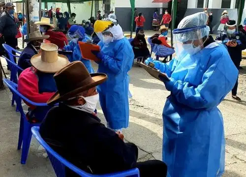 Conoce los 18 locales de vacunación habilitados en la región Áncash donde se atenderá a los adultos mayores que recibirán la dosis de vacuna contra la covid-19 desde hoy. ANDINA/Difusión