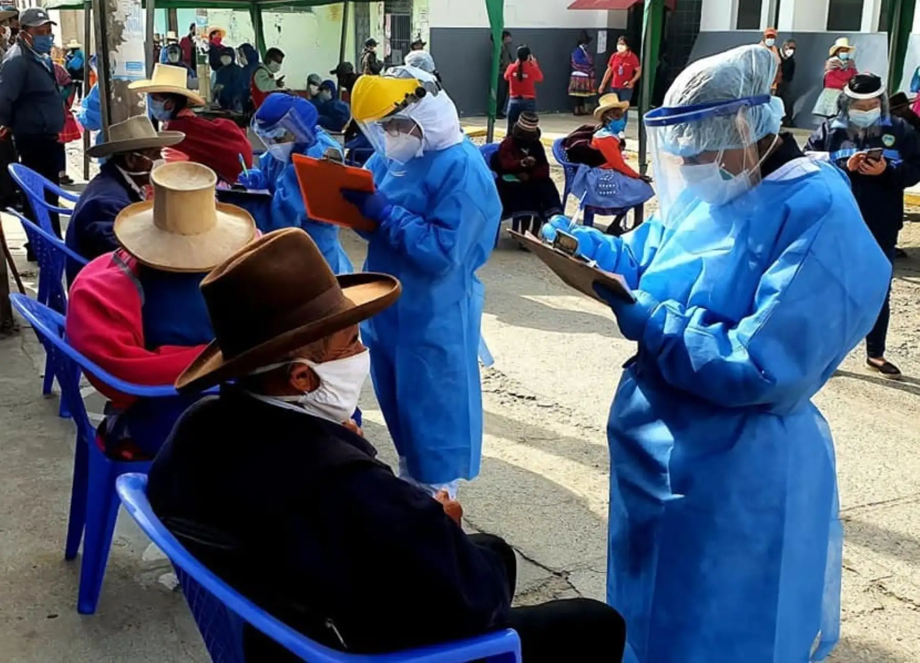 Conoce los 18 locales de vacunación habilitados en la región Áncash donde se atenderá a los adultos mayores que recibirán la dosis de vacuna contra la covid-19 desde hoy. ANDINA/Difusión