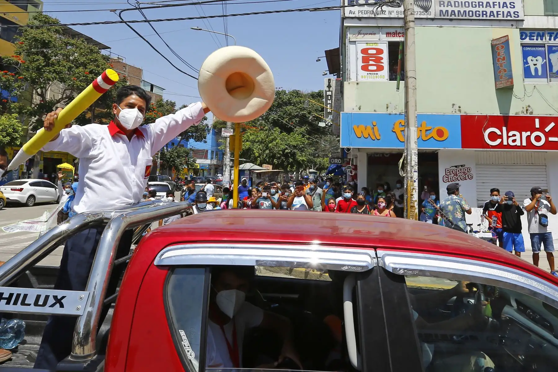 Caravana del candidato Pedro Castillo por calles y mercados del distrito José Leonardo Ortiz en la ciudad de Chiclayo, como parte de su agenda en la región de Lambayeque. Foto: ANDINA/Andrés Valle