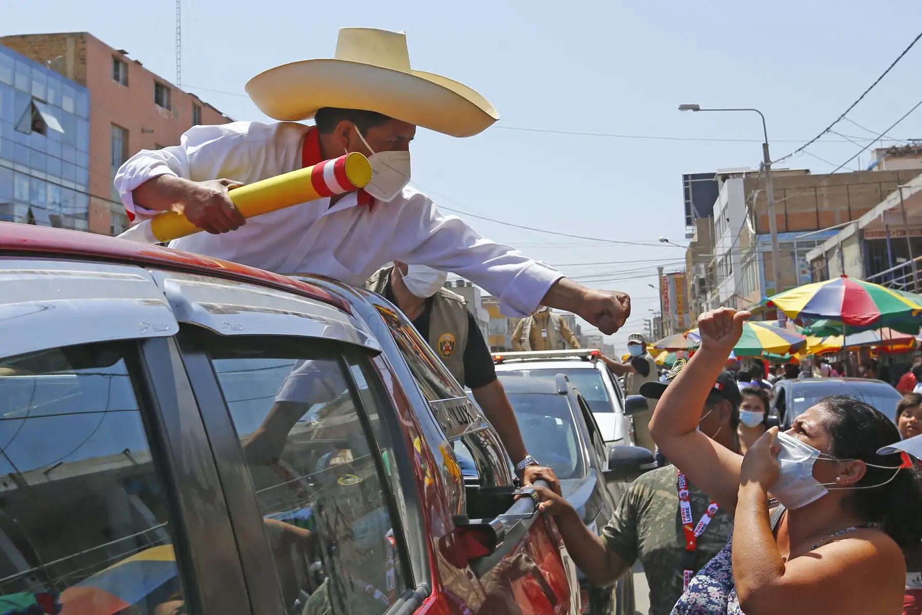 Caravana del candidato Pedro Castillo por calles y mercados del distrito José Leonardo Ortiz en la ciudad de Chiclayo, como parte de su agenda en la región de Lambayeque. Foto: ANDINA/Andrés Valle
