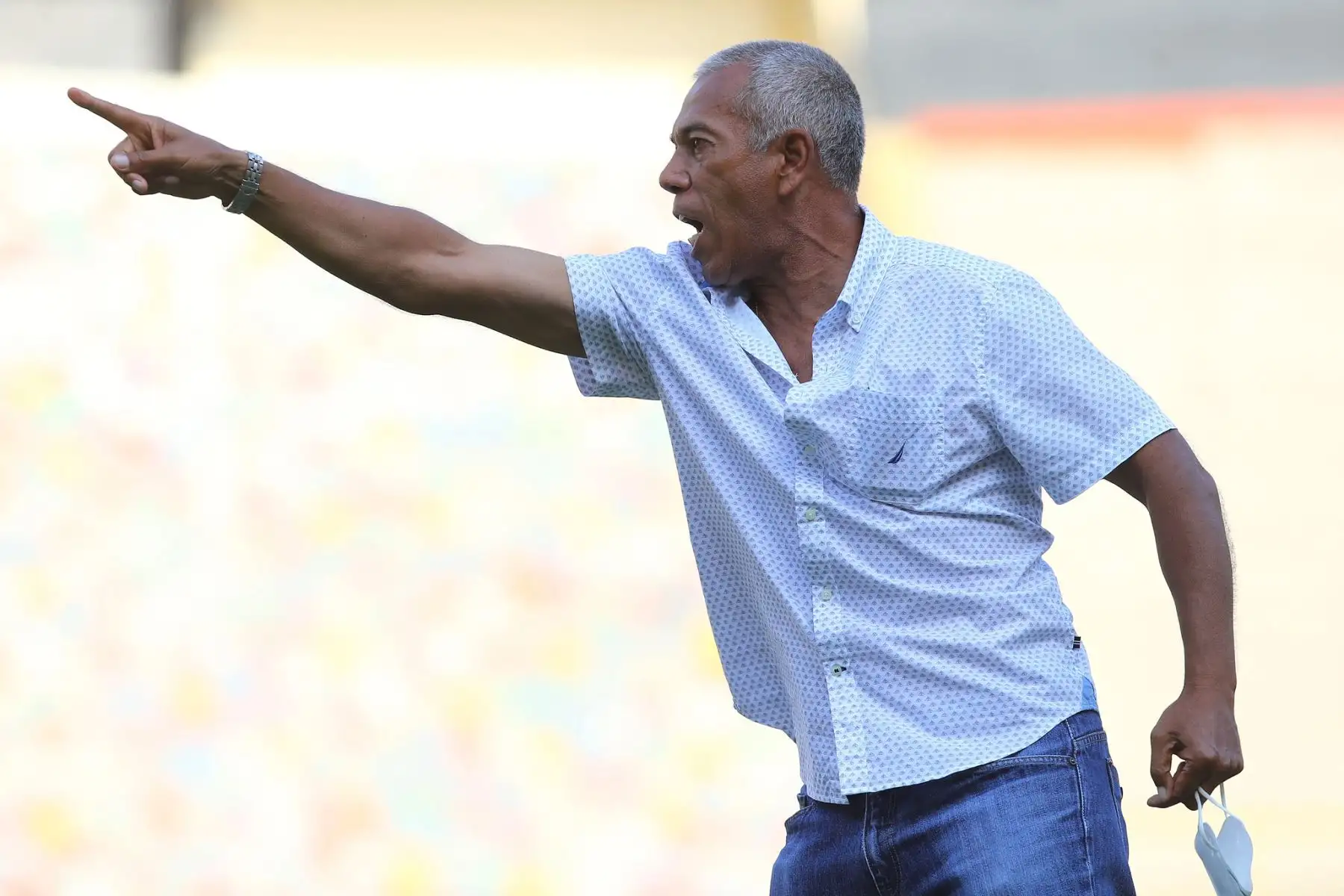 El  técnico  Wilmar Valencia de Sport Huancayo dirige a sus jugadores en el partido jugado ante Cusco FC.
Foto: Liga 1