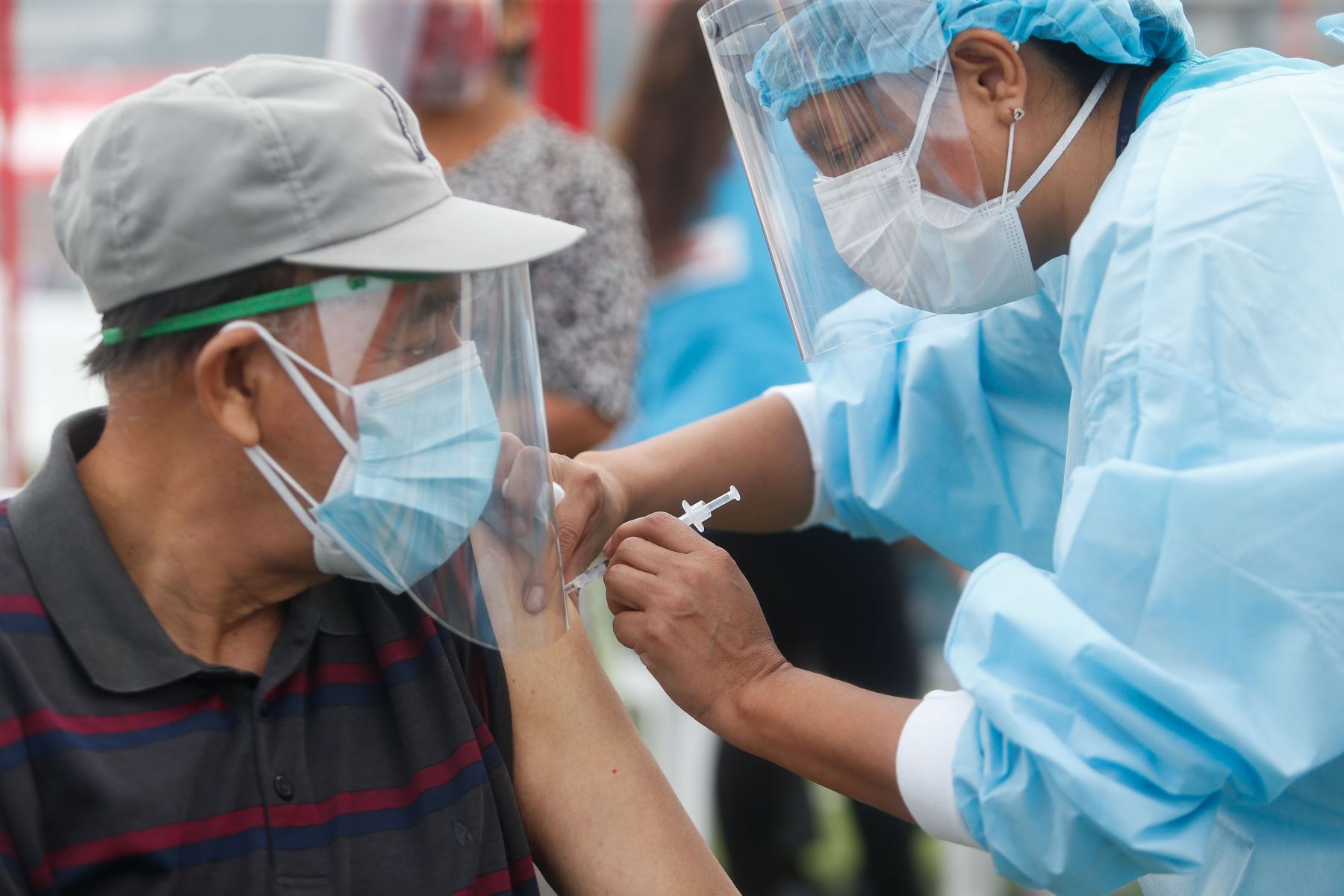El 30 de abril comenzará la vacunación de personas mayores de 70 años |  Noticias | Agencia Peruana de Noticias Andina