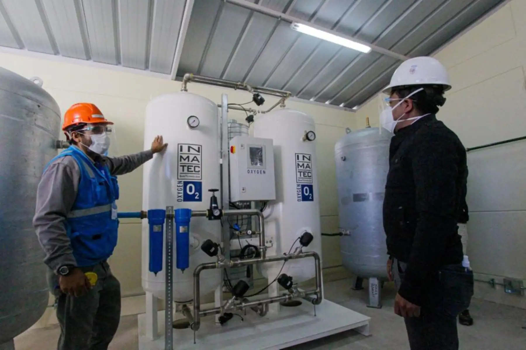 Inspeccionan avance de obras para la instalación de una planta de oxígeno medicinal en hospital de Majes, región Arequipa.