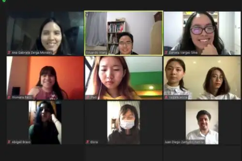 En el encuentro virtual participaron estudiantes interesados en el desarrollo de China y el impacto del crecimiento económico de China en el Perú.