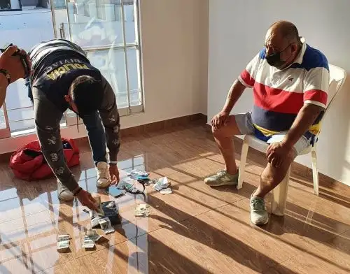 La Policía Nacional y el Ministerio Púbico desarticularon una banda que estafaba con venta de vacunas contra la covid-19 en la ciudad de Trujillo, en La Libertad. ANDINA/Difusión