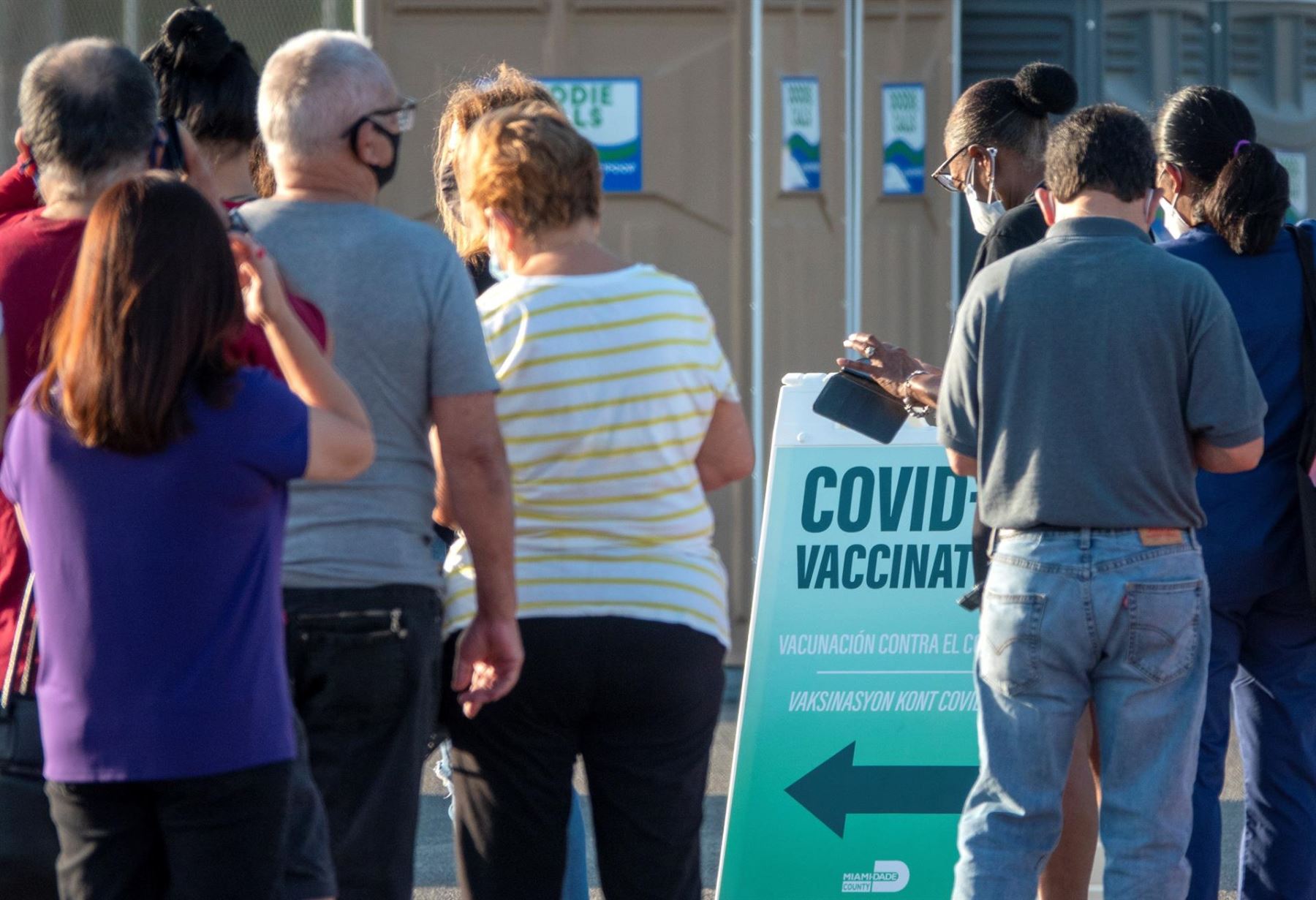 Ciudad de Miami-Dade da marcha atrás en oferta de vacunas a turistas.