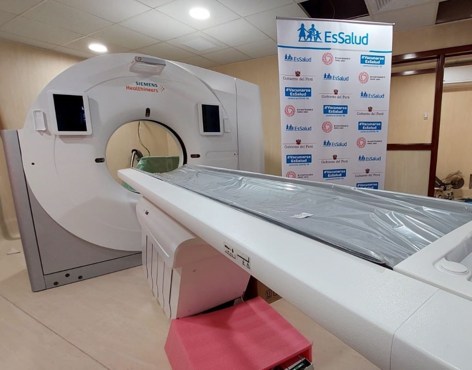 EsSalud instala nuevo tomógrafo digital en el hospital Adolfo Guevara Velasco de Cusco. Equipo ayudará al diagnóstico precoz de pacientes covid-19 en esa ciudad. Foto:ANDINA/Difusión.