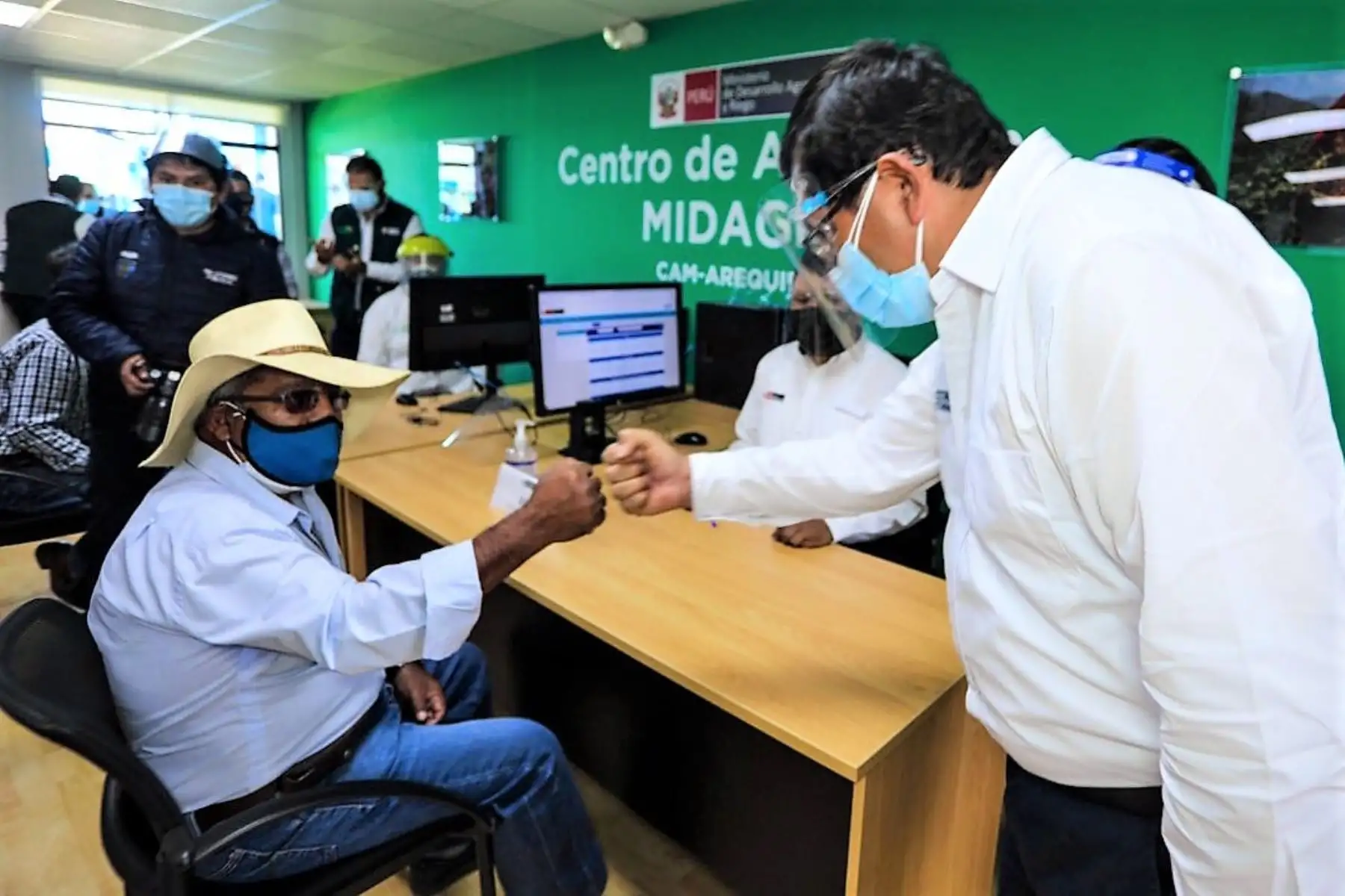 El ministro de Desarrollo Agrario y Riego, Federico Tenorio, inauguró un centro de atención al productor agrario en la región Arequipa. Foto: ANDINA/Difusión