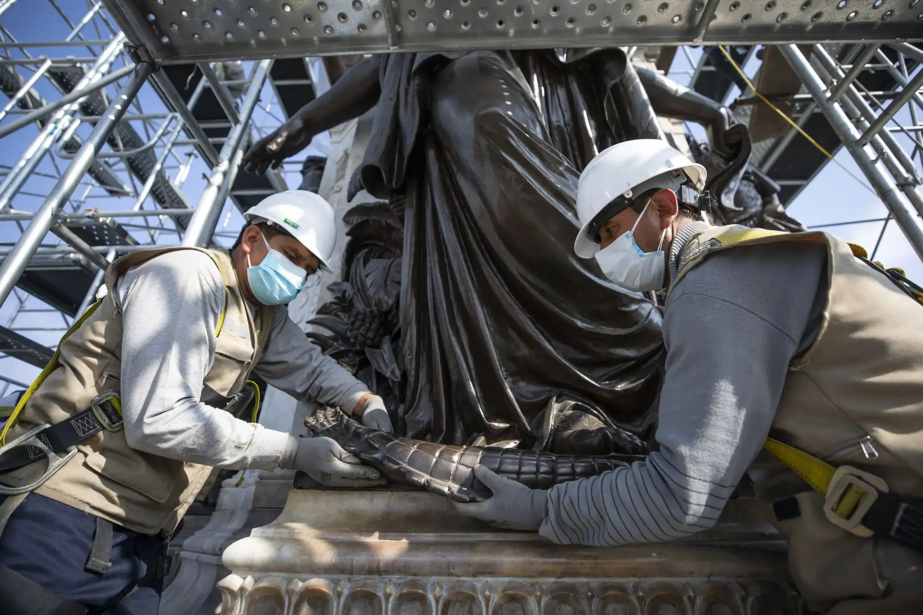 La Municipalidad de Lima, realiza trabajos de restauración en la  plaza Dos de Mayo. Foto: ANDINA/MLM