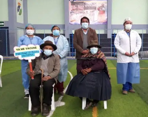 Pasco inicia vacunación contra la covid-19 a adultos mayores de 80 años a más. Jornada se desarrolla de manera simultánea en las tres provincias de la región. ANDINA/Difusión