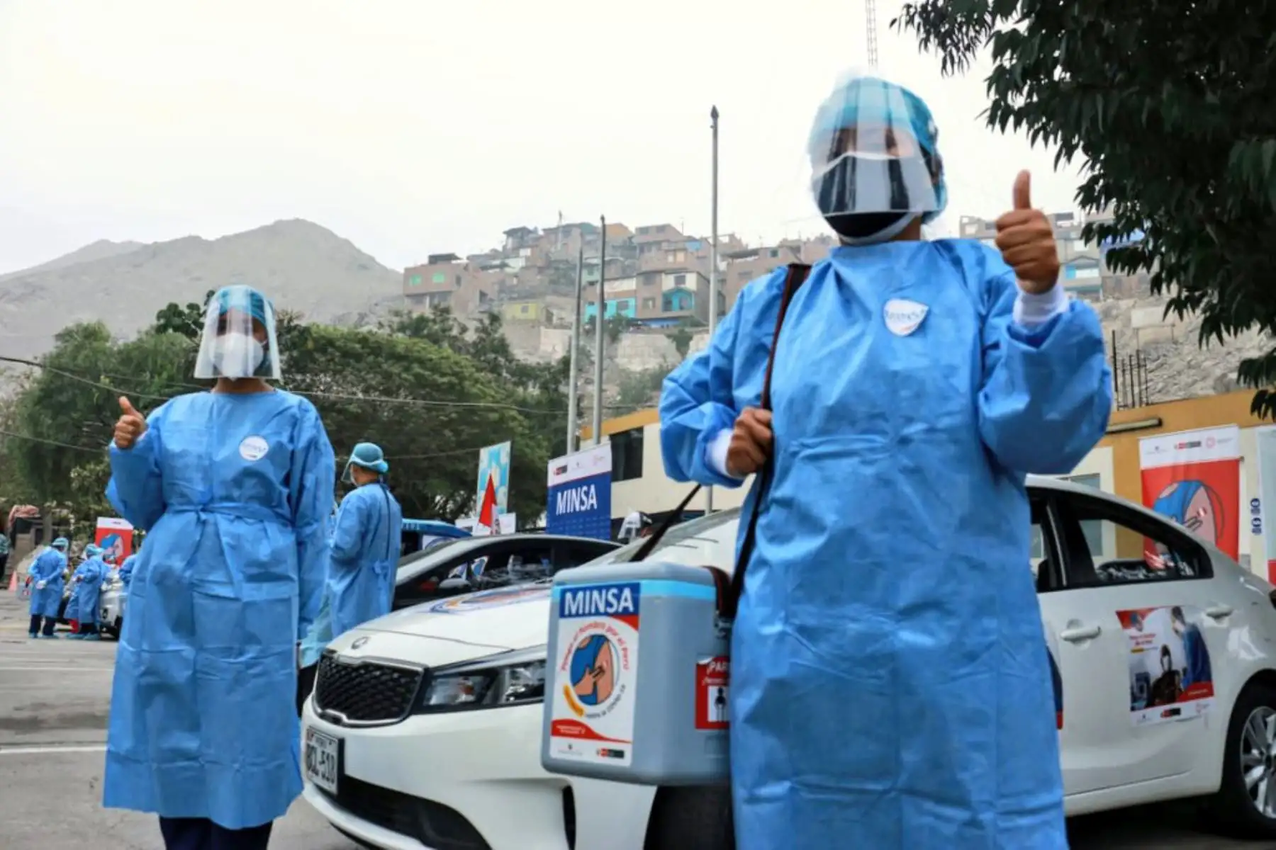 Brigadas de la Diris Lima Este del Minsa, iniciaron la vacunación a domicilio contra la COVID-19 a los adultos mayores de 80 años con dificultades para desplazarse., en el distrito de El Agustino. Foto: ANDINA/ Minsa.