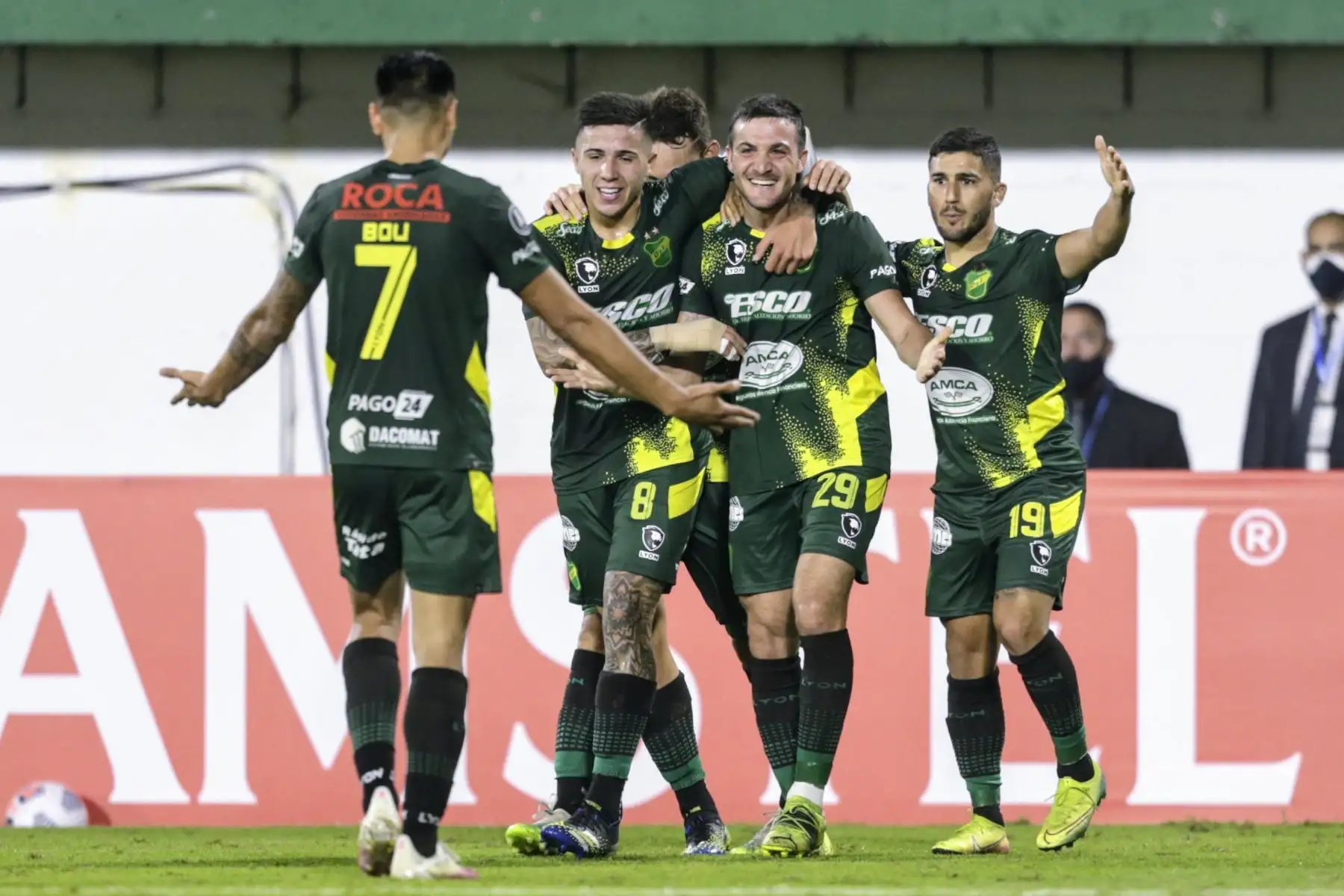 El jugador Francisco Pizzini celebra su gol ante Universitario por la fecha 2 de la Copa Libertadores. 
@Libertadores