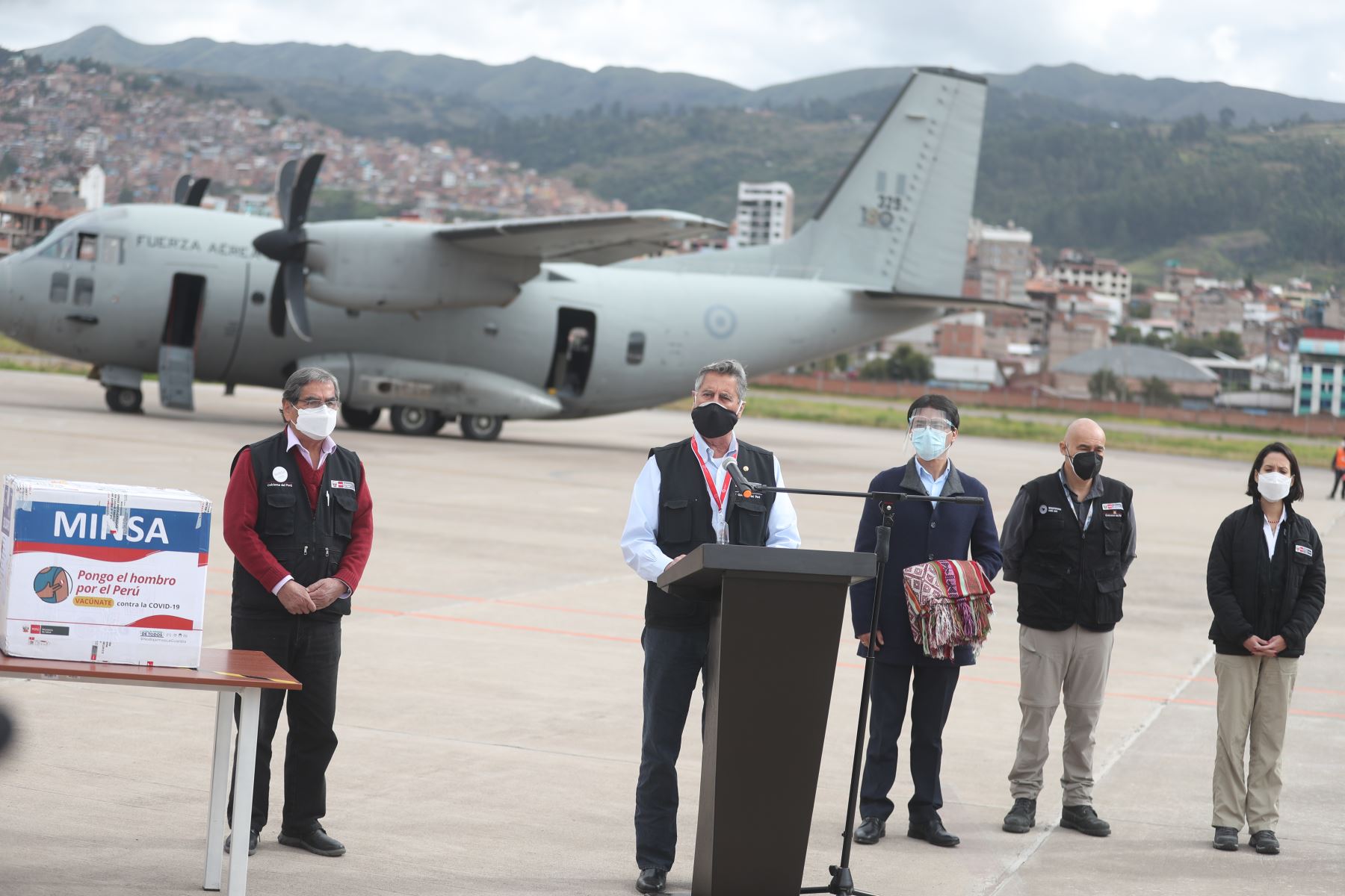 El presidente Francisco Sagasti, junto con los titulares del Minsa, Mincetur y Minam, lidera la entrega de 17 550 dosis de vacuna de Pfizer a la región Cusco. Foto: ANDINA/Prensa Presidencia
