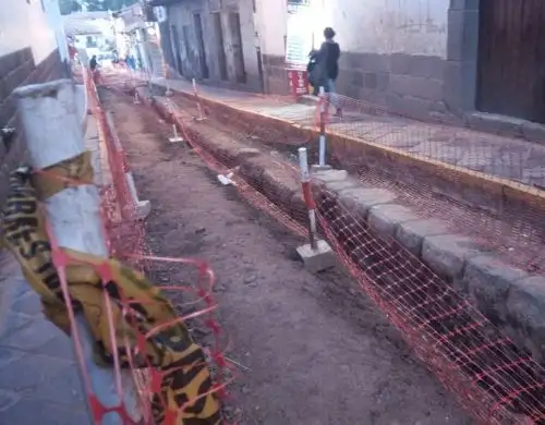 Municipalidad de Cusco paraliza una obra en el centro histórico de la Ciudad Imperial por un posible atentado cultural contra un muro inca a causa de una maquinaria. ANDINA/Difusión