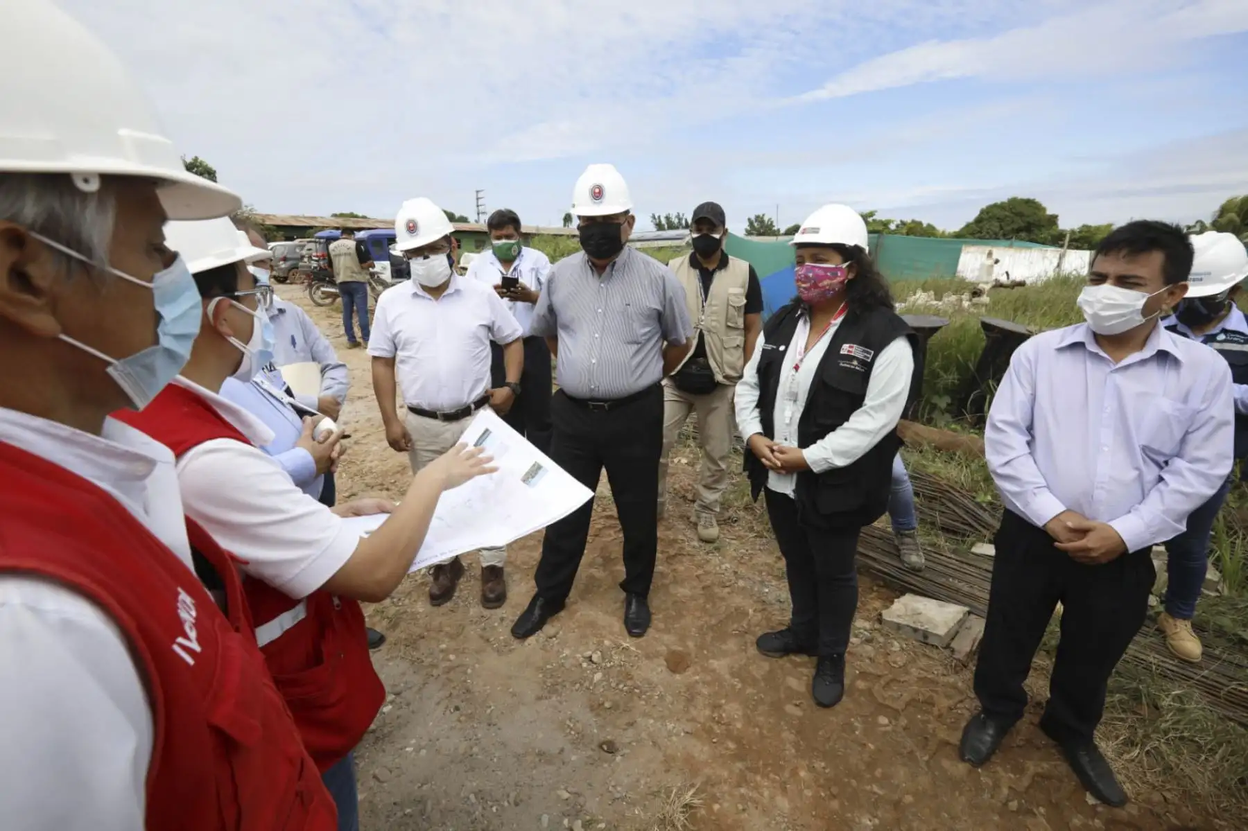 La ministra Solangel Fernández inspeccionó los trabajos que se realizan para mejorar el sistema de agua potable y alcantarillado en el Sector 12, distrito de Manantay, en la provincia de Coronel Portillo. Foto: ANDINA/MVCS