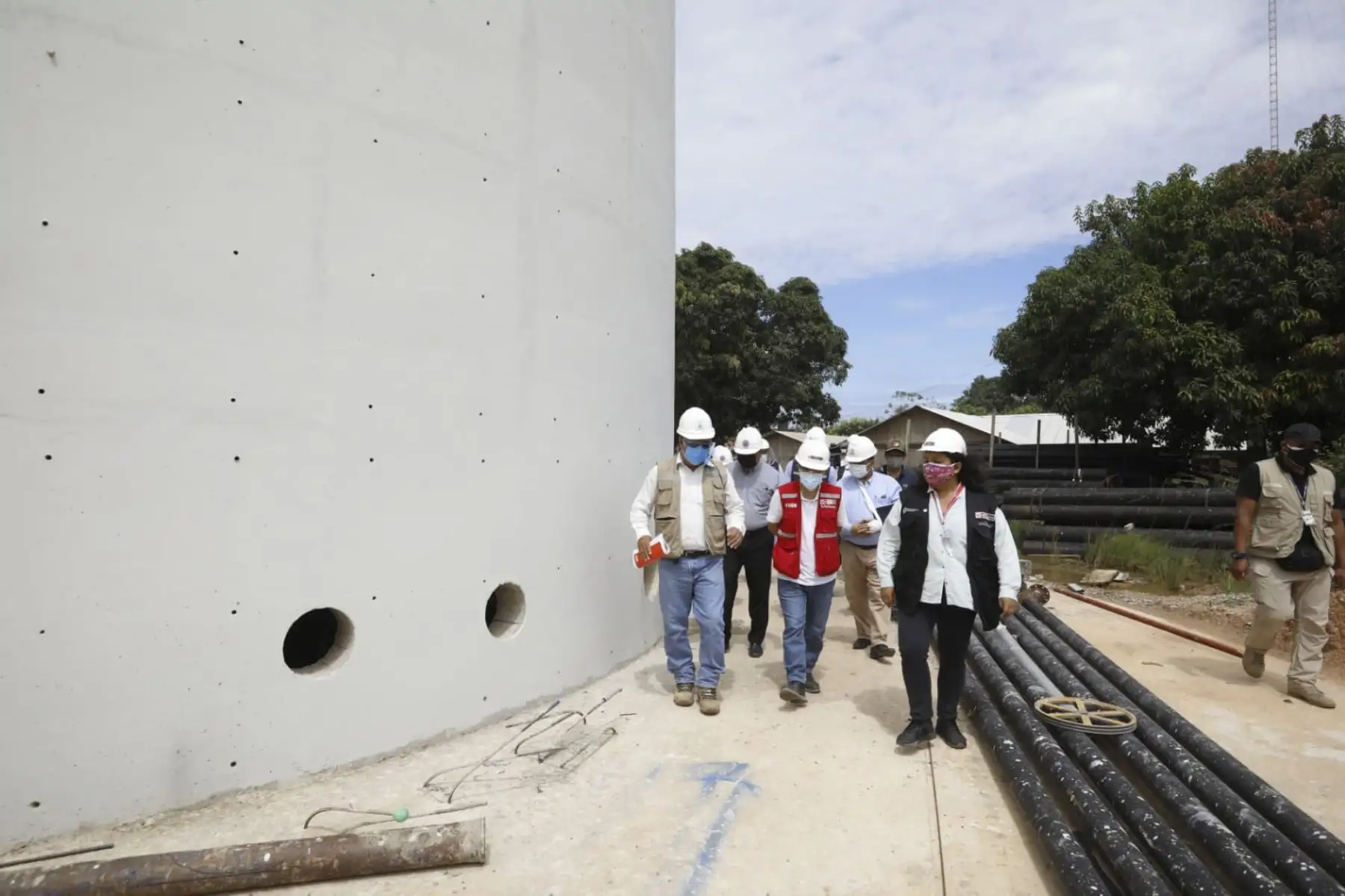 La ministra Solangel Fernández inspeccionó los trabajos que se realizan para mejorar el sistema de agua potable y alcantarillado en el Sector 12, distrito de Manantay, en la provincia de Coronel Portillo. Foto: ANDINA/MVCS