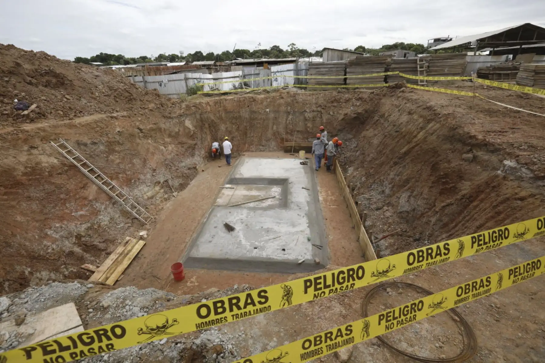 La ministra Solangel Fernández inspeccionó los trabajos que se realizan para mejorar el sistema de agua potable y alcantarillado en el Sector 12, distrito de Manantay, en la provincia de Coronel Portillo. Foto: ANDINA/MVCS