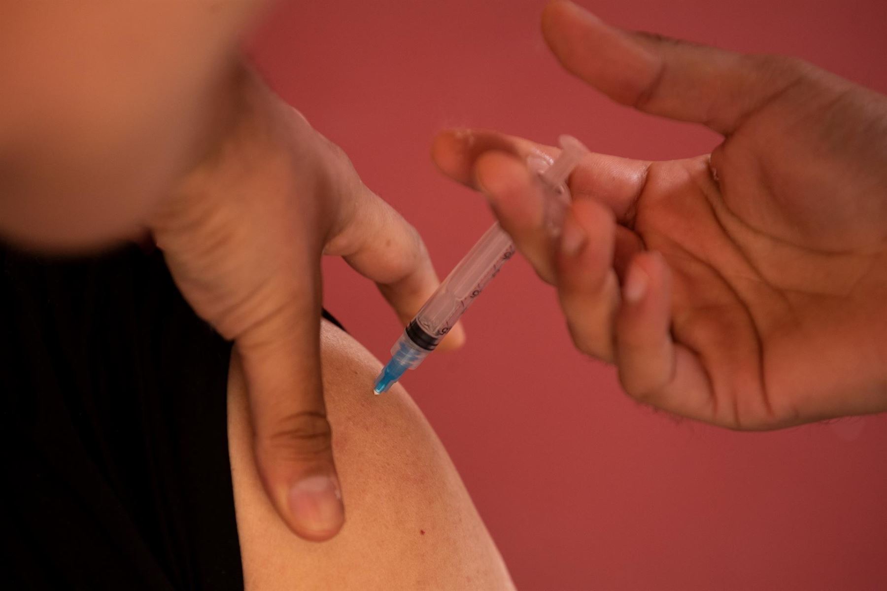 Chile pide a la población que se vacune para llegar a la inmunidad de rebaño.