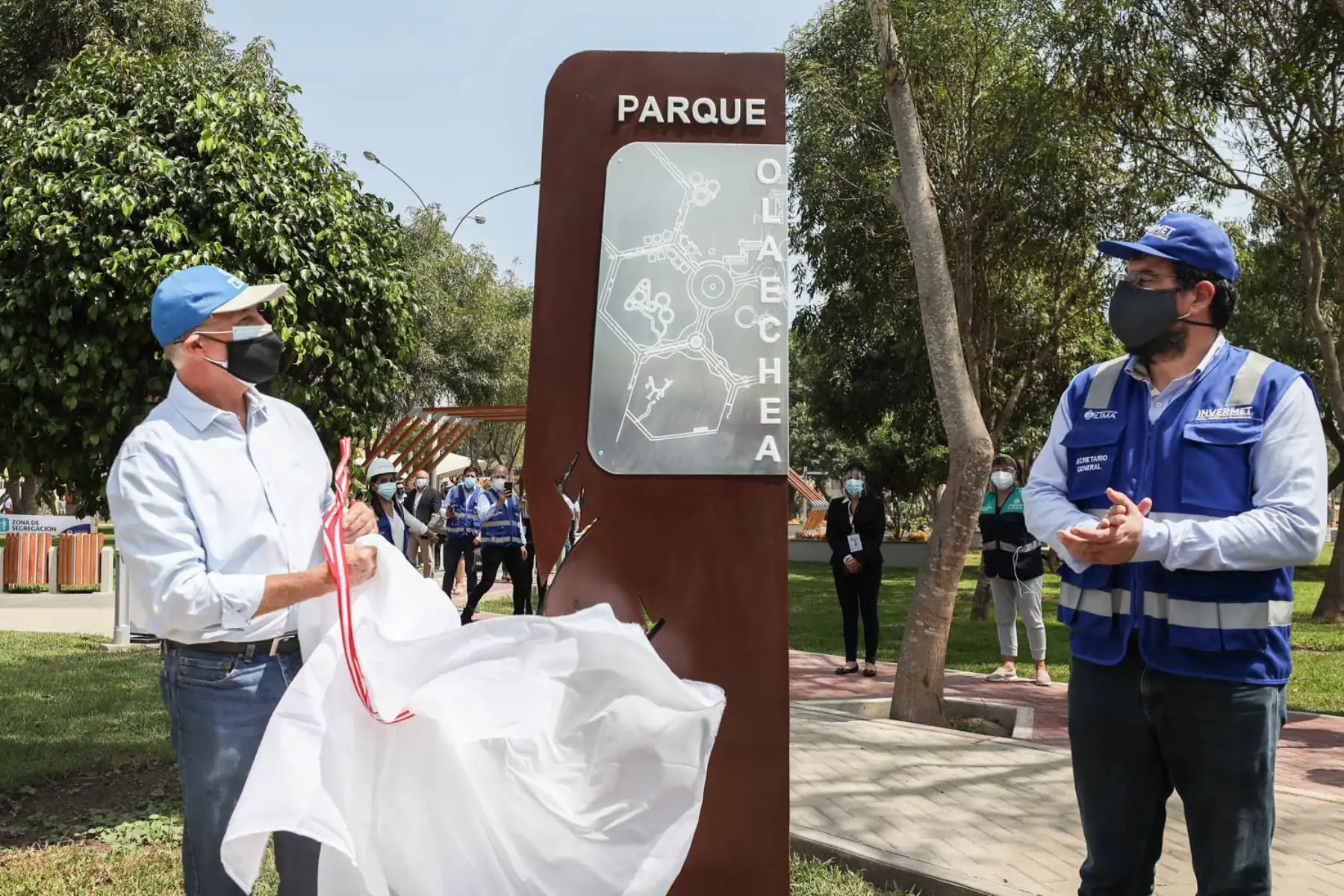 El alcalde de Lima Jorge Muñoz, entrega el remodelado parque Gonzales Olaechea en el Cercado de Lima, que beneficiará a más de 5 mil vecinos  y cuenta con reflectores LED, una fuente iluminada y un puesto de serenazgo. Foto: ANDINA/ MLM