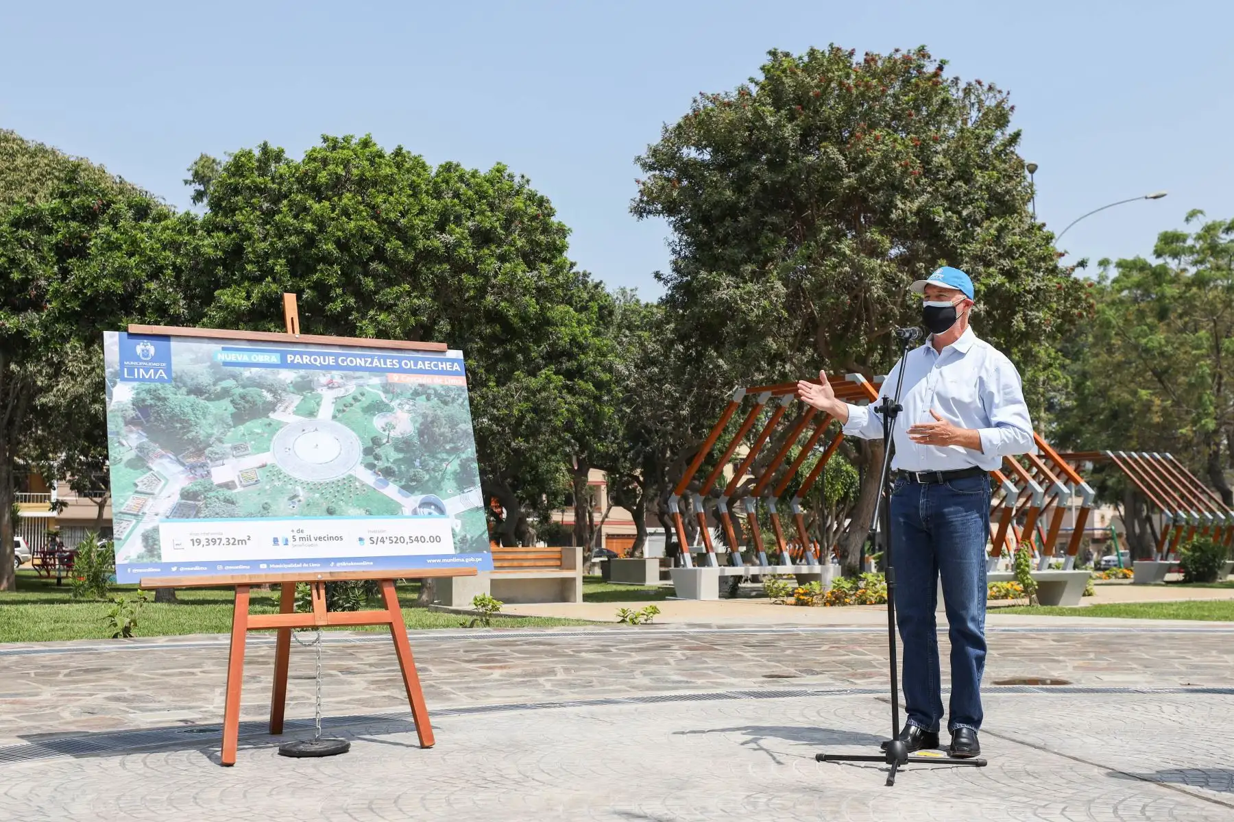 El alcalde de Lima Jorge Muñoz, entrega el remodelado parque Gonzales Olaechea en el Cercado de Lima, que beneficiará a más de 5 mil vecinos  y cuenta con reflectores LED, una fuente iluminada y un puesto de serenazgo. Foto: ANDINA/ MLM