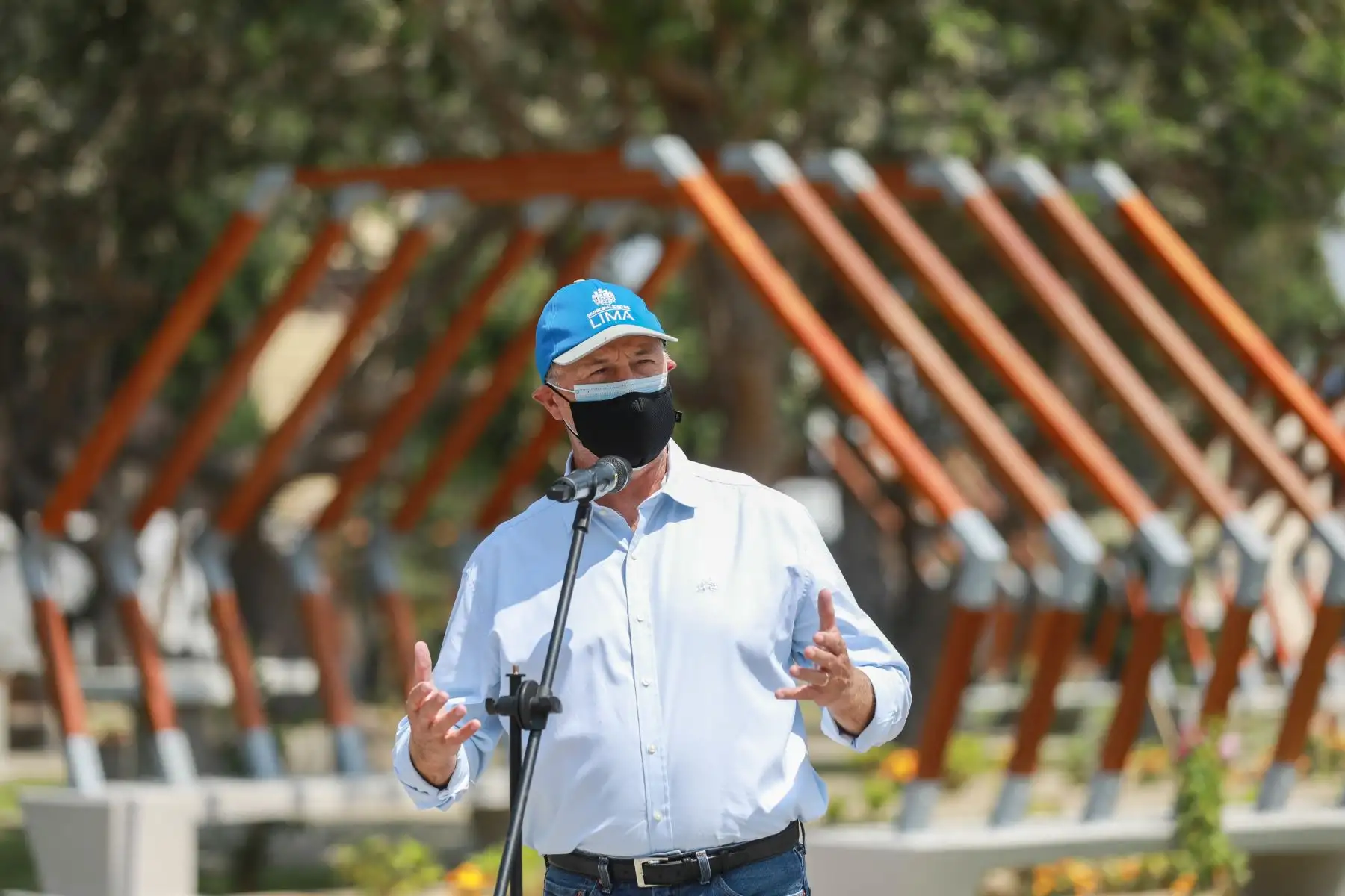 El alcalde de Lima Jorge Muñoz, entrega el remodelado parque Gonzales Olaechea en el Cercado de Lima, que beneficiará a más de 5 mil vecinos  y cuenta con reflectores LED, una fuente iluminada y un puesto de serenazgo. Foto: ANDINA/ MLM