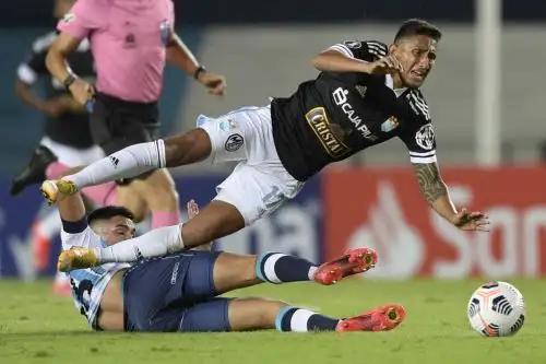 Cristal cayó 2-1 ante el Racing en Avellaneda por el grupo E de la Copa Libertadores.