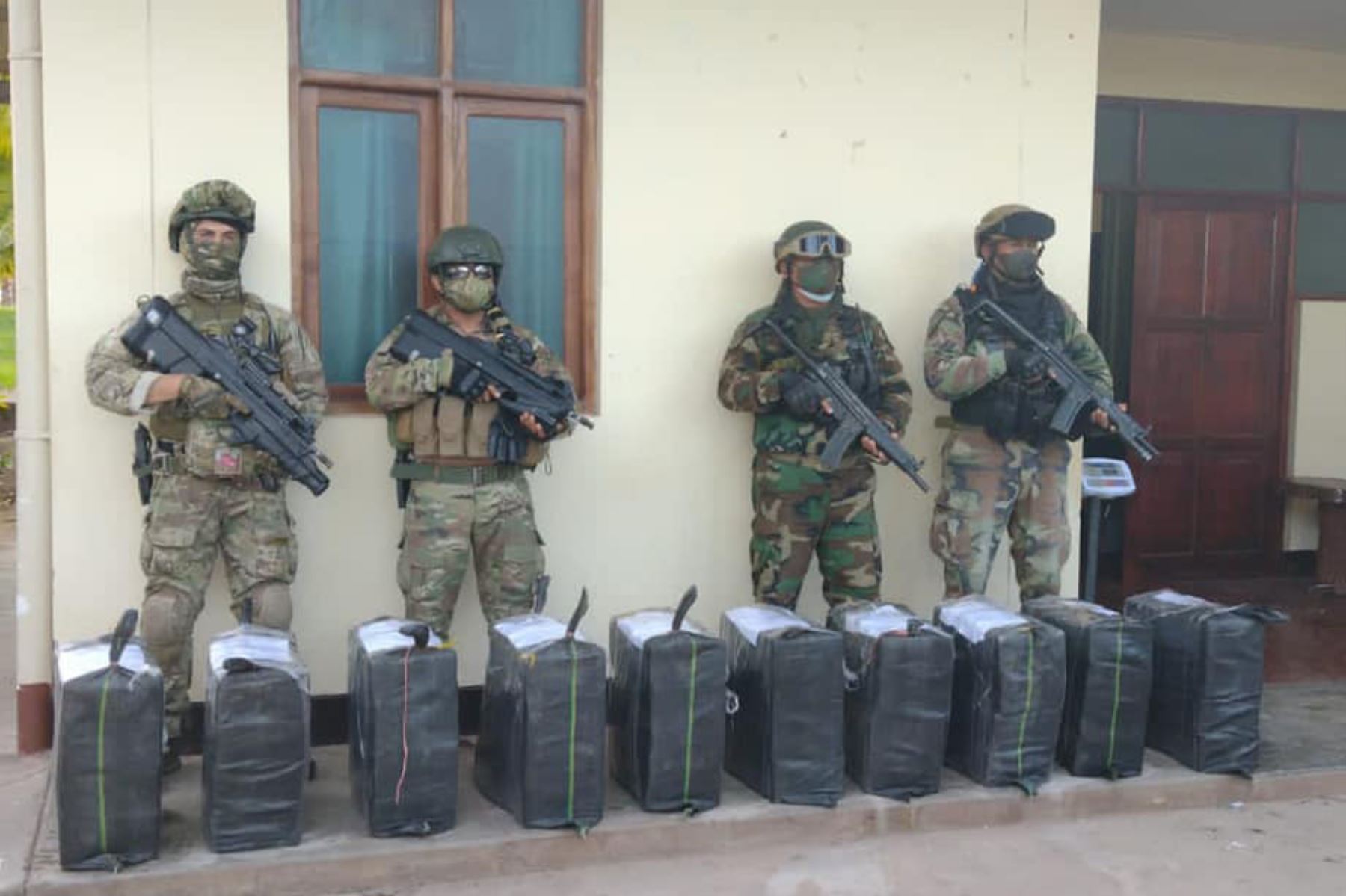 Las fuerzas del orden incautaron 820.95 kilos de droga en las provincias de La Convención (Cusco) y Atalaya (Ucayali). Foto: ANDINA/Difusión