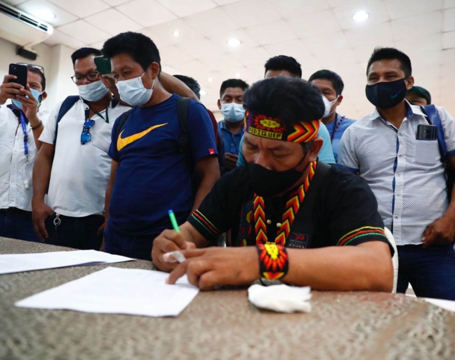 Representantes de organizaciones indígenas y funcionarios de Perupetro firmaron la adenda del proceso de consulta previa del Lote 192, ubicado en Loreto, resaltó el Ministerio de Energía y Minas. ANDINA/Difusión