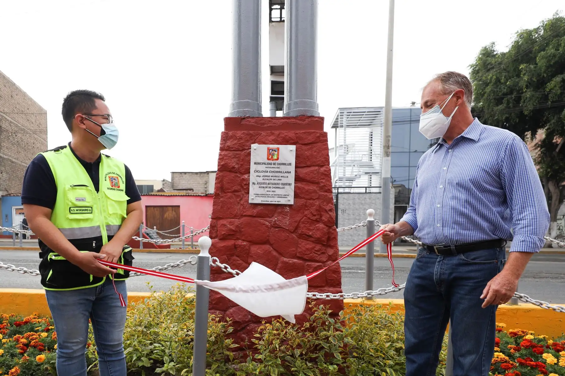 El alcalde de la Municipalidad de Chorrillos Mg. Augusto Miyashiro, entregó a sus vecinos una moderna ciclovía, de 3.92 km de extensión, acto que contó con la presencia del alcalde de Lima Jorge Muñoz Wells. Foto: Municipalidad de Lima