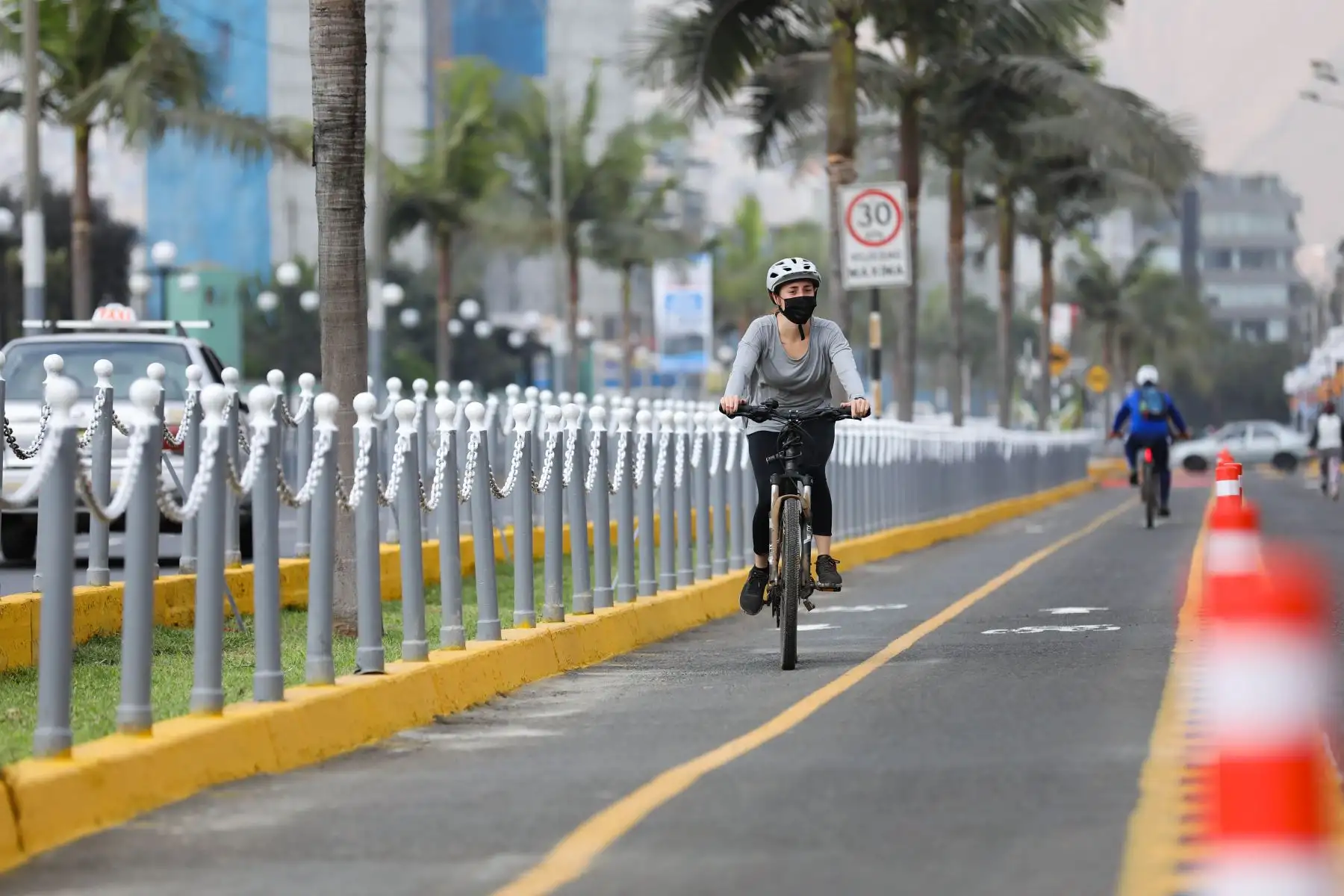 El alcalde de la Municipalidad de Chorrillos Mg. Augusto Miyashiro, entregó a sus vecinos una moderna ciclovía, de 3.92 km de extensión, acto que contó con la presencia del alcalde de Lima Jorge Muñoz Wells. Foto: Municipalidad de Lima